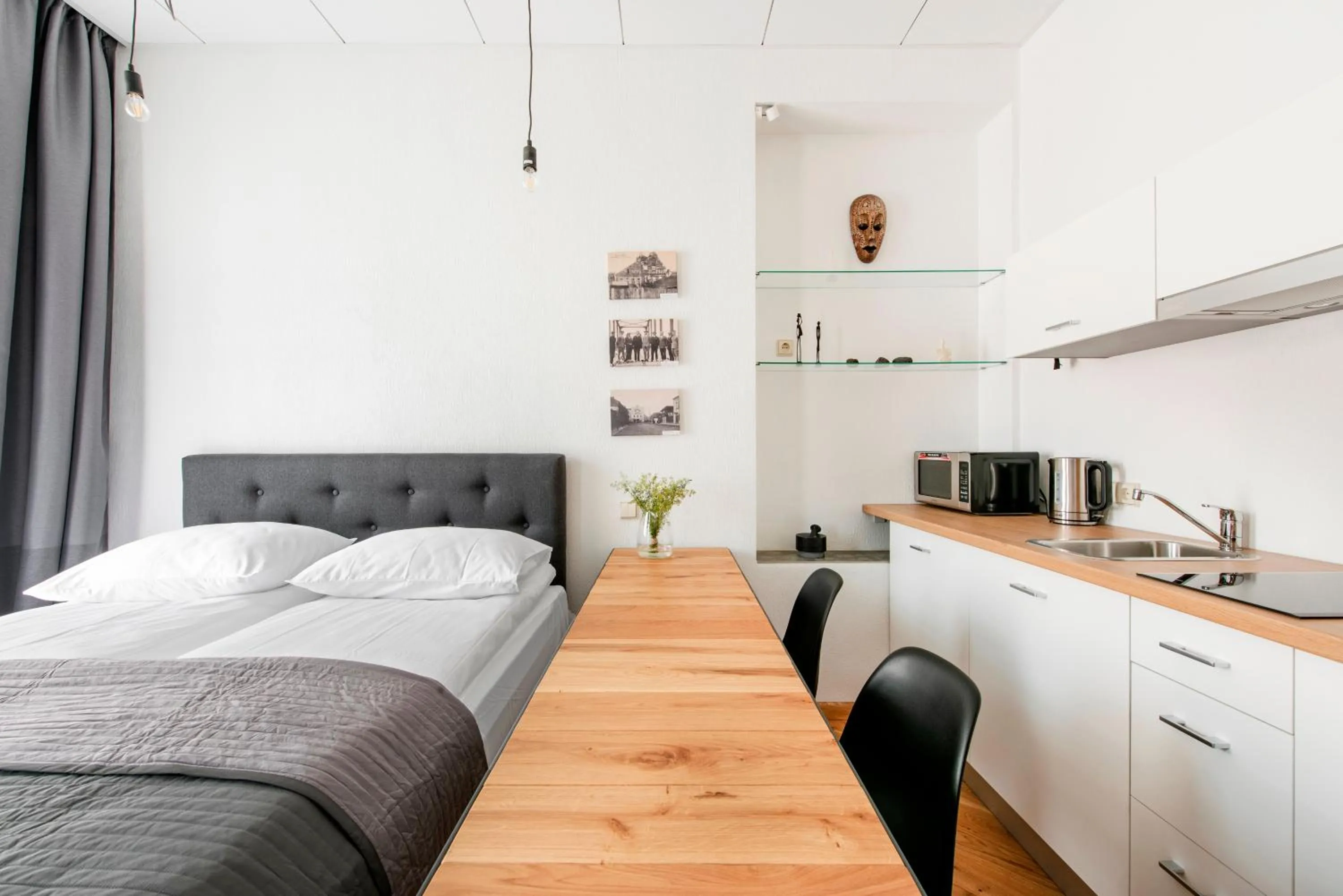 Photo of the whole room, Bed in Piano Apartments