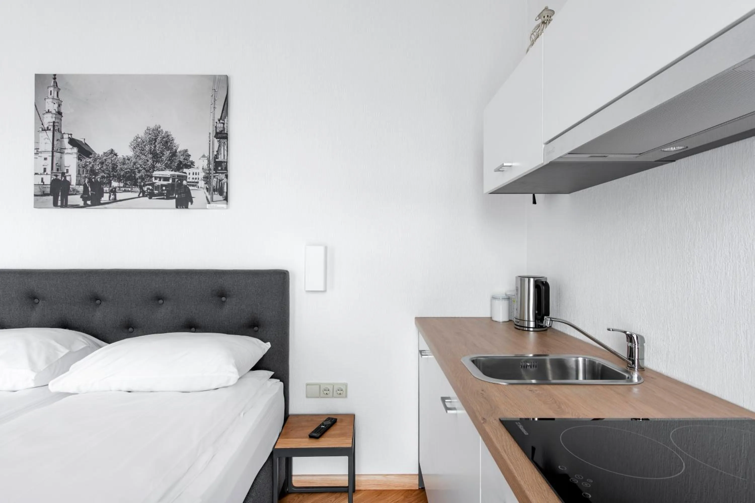 Kitchen or kitchenette, Bed in Piano Apartments