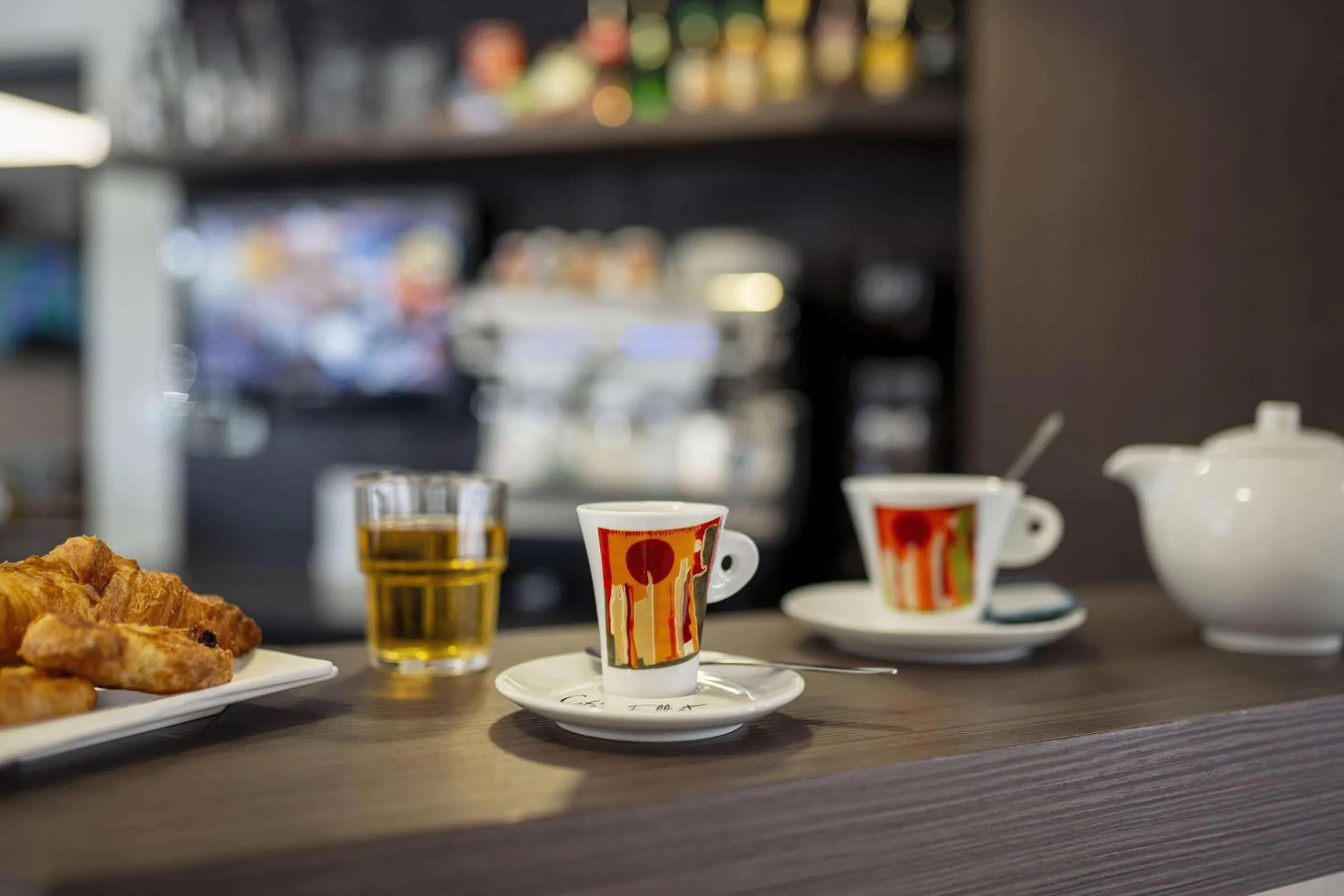 Lounge or bar in Best Western Les Aureliades Saint Nazaire