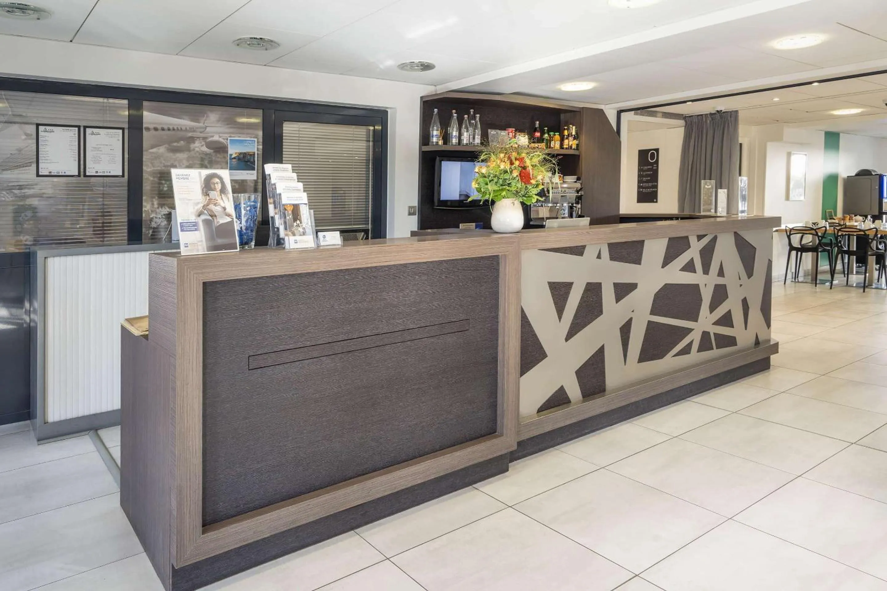 Lobby or reception in Best Western Les Aureliades Saint Nazaire