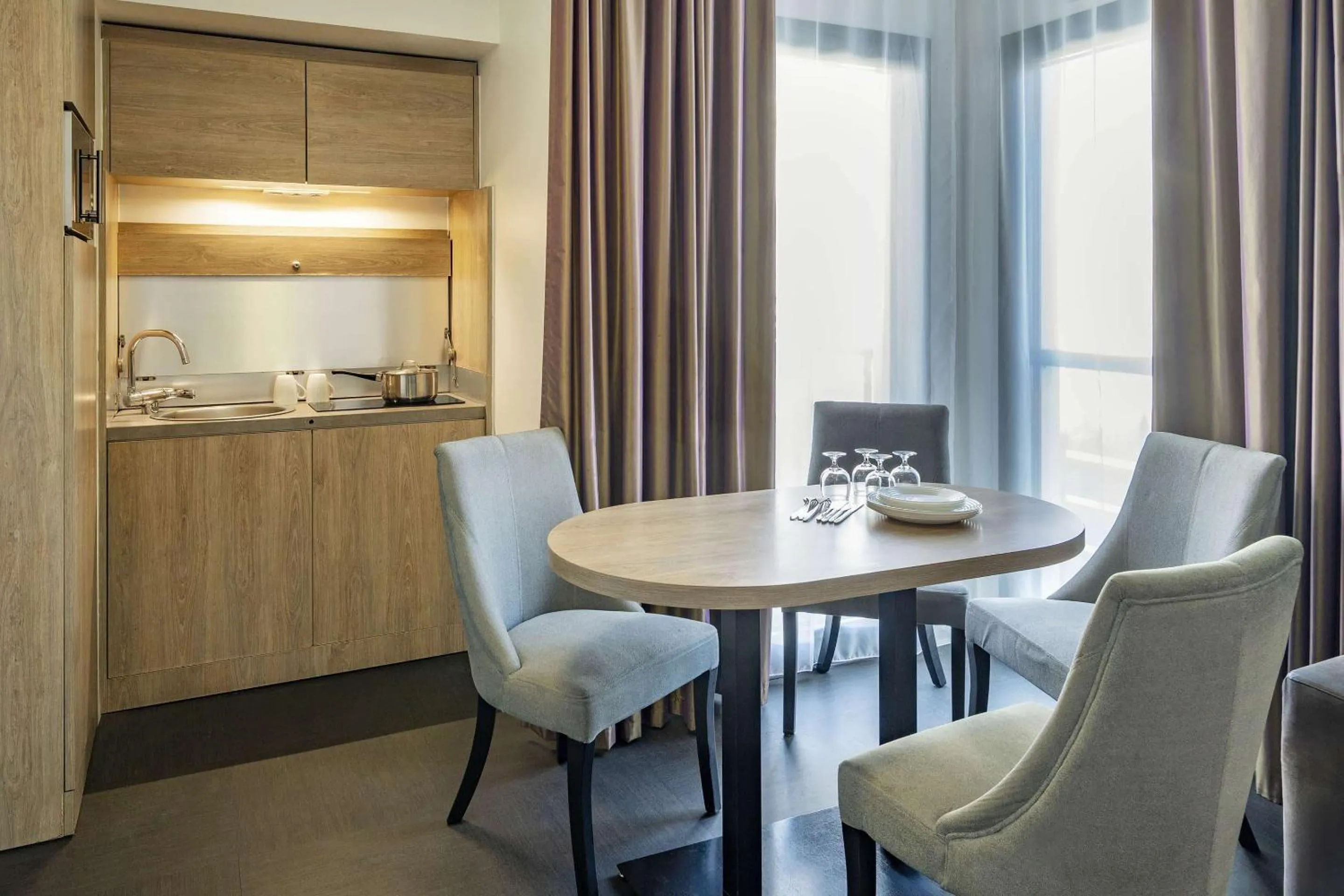 Bedroom in Best Western Les Aureliades Saint Nazaire