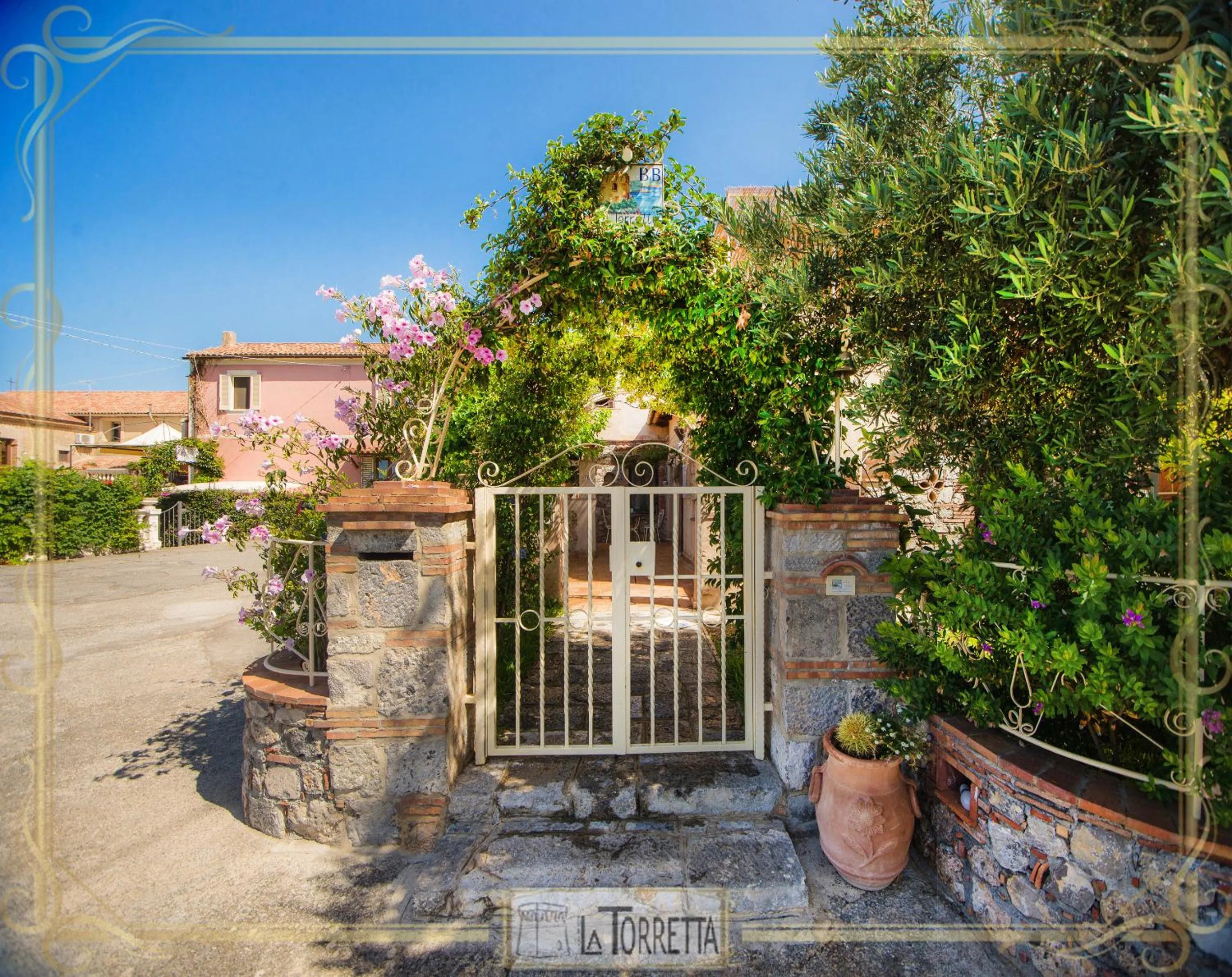 Facade/entrance in B&B La Torretta