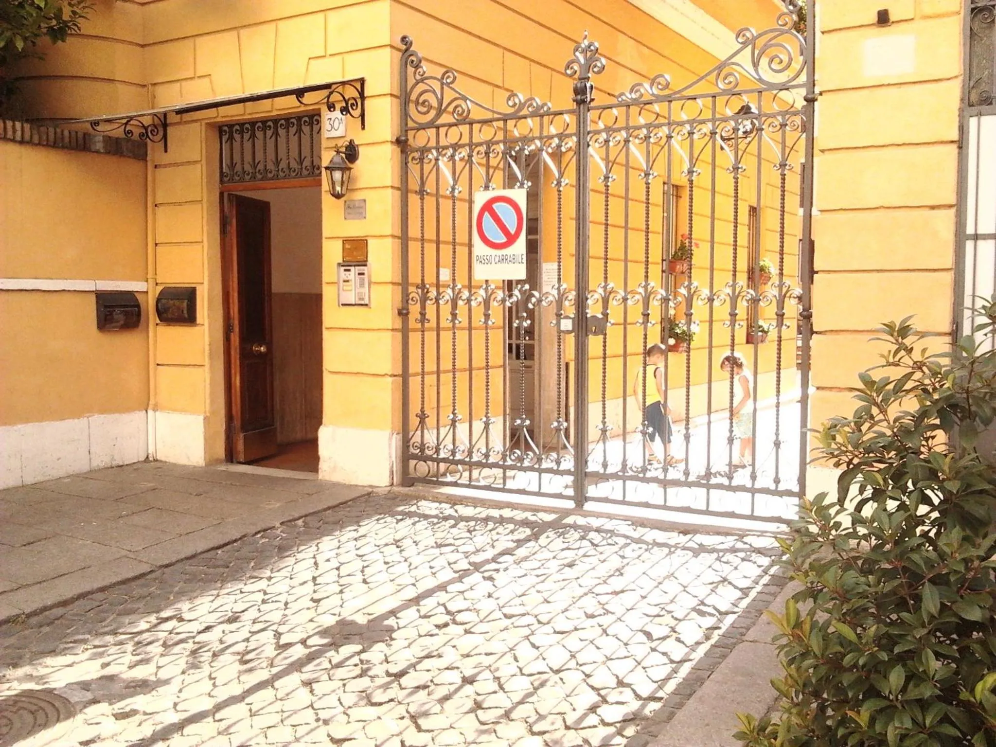 Facade/entrance in Guest House Masterintrastevere