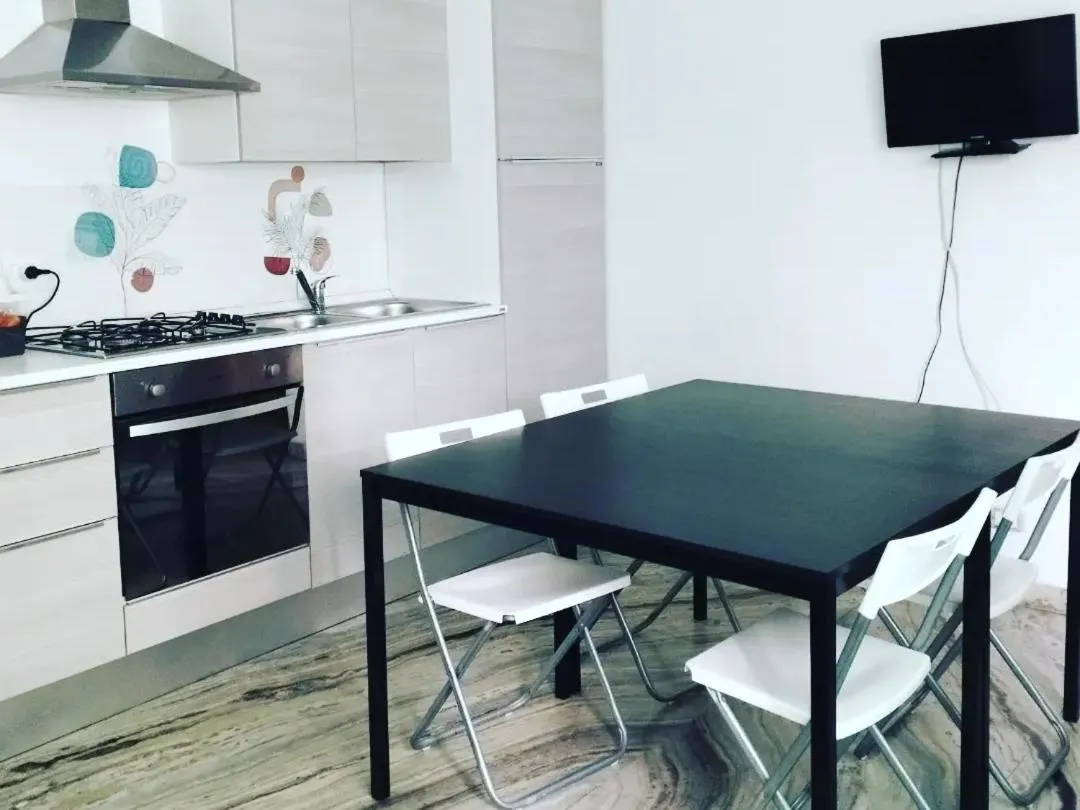 Kitchen or kitchenette in Thomas'home