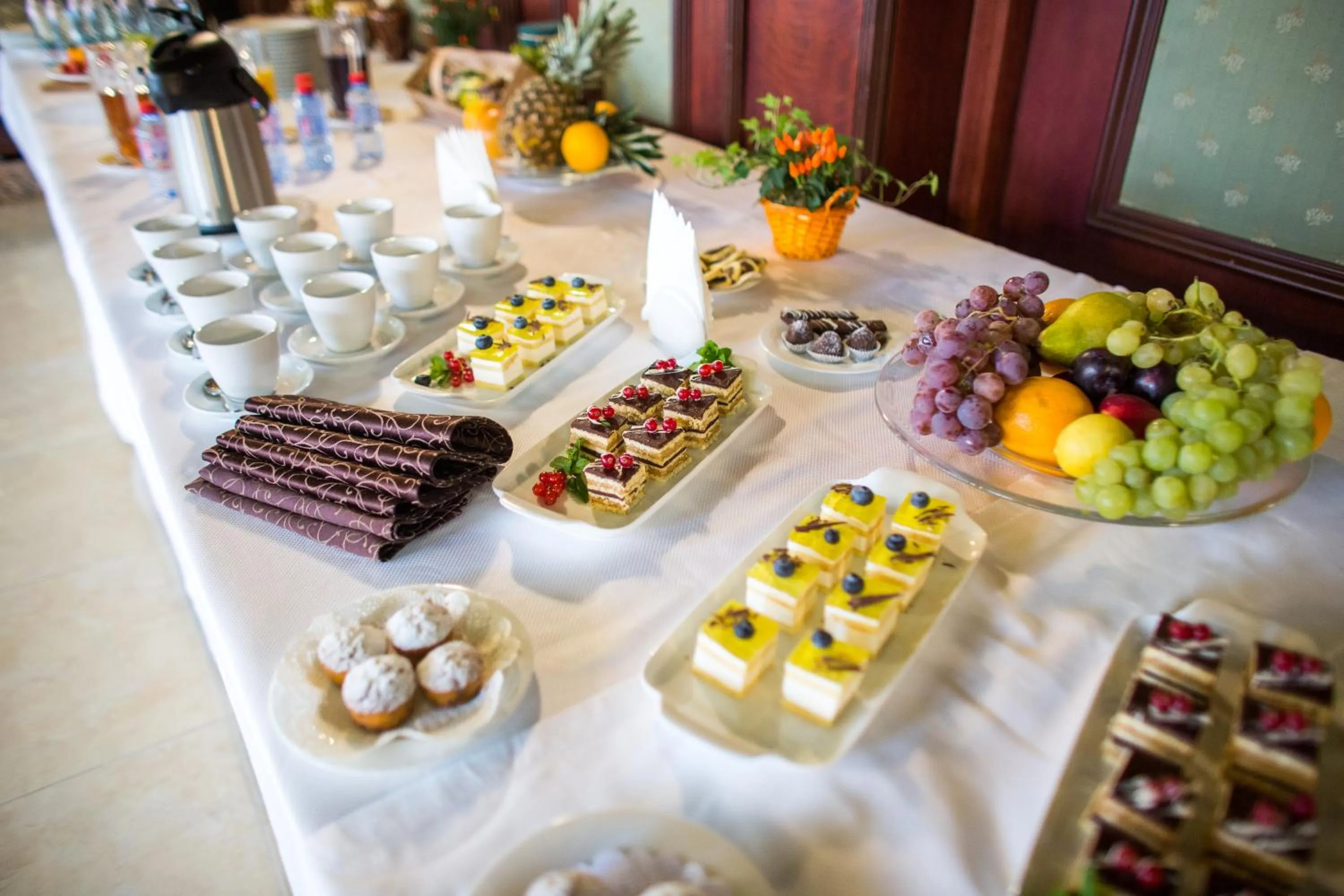 Restaurant/places to eat in Hotel Kyiv