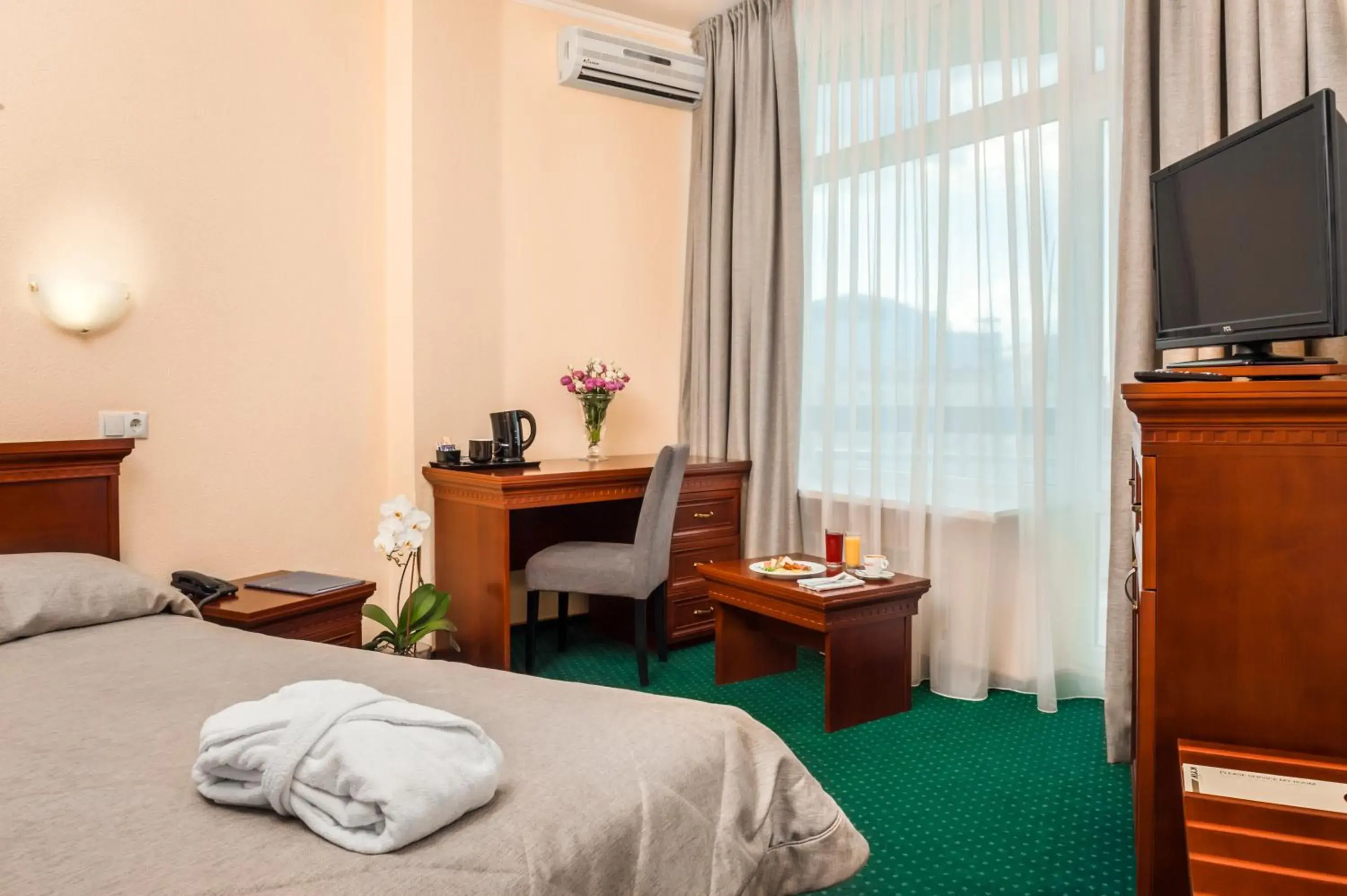 Superior Single Room in Hotel Kyiv Superior Single Room in Hotel Kyiv