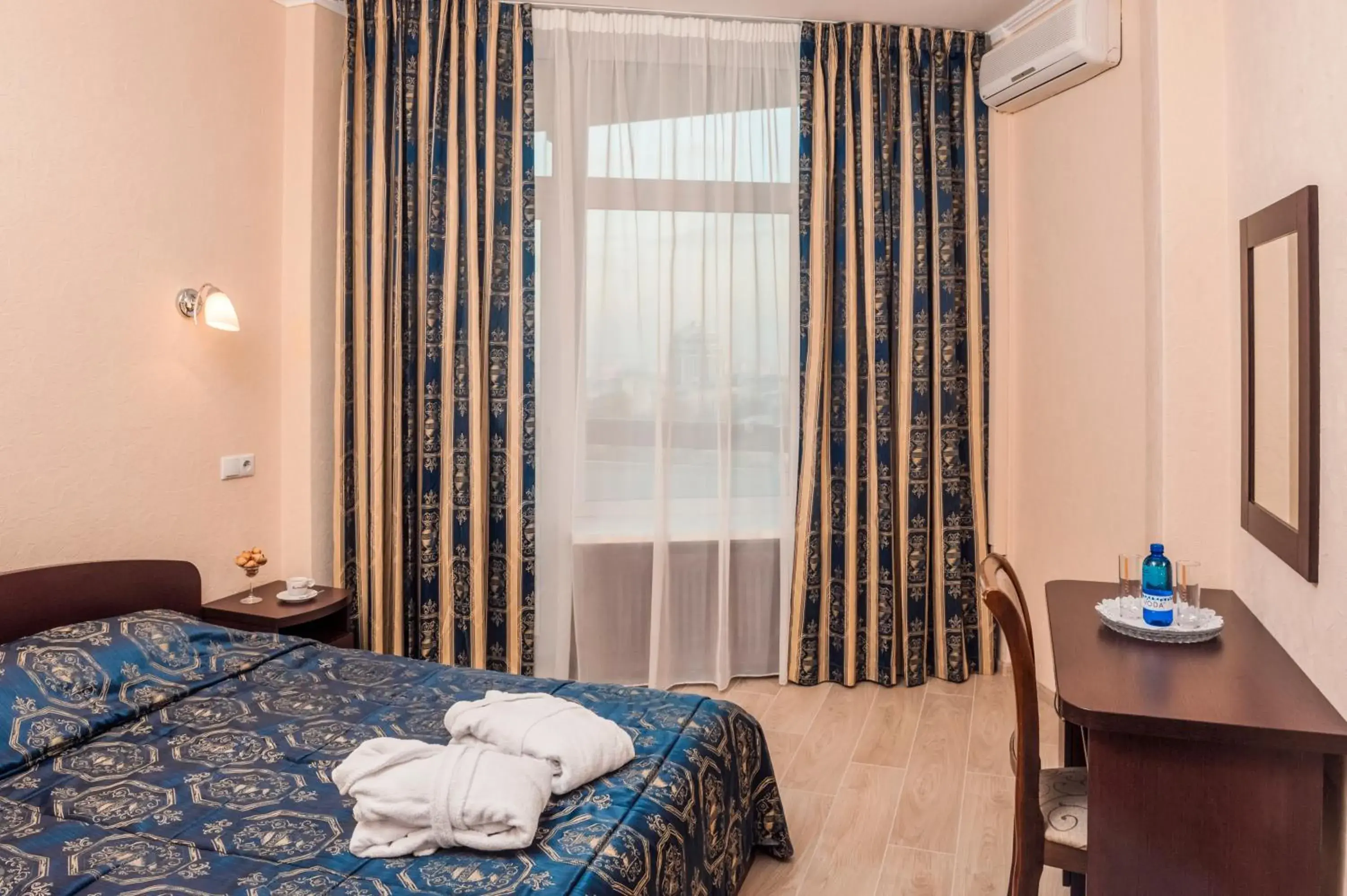 Standard King Room - single occupancy in Hotel Kyiv Standard King Room - single occupancy in Hotel Kyiv