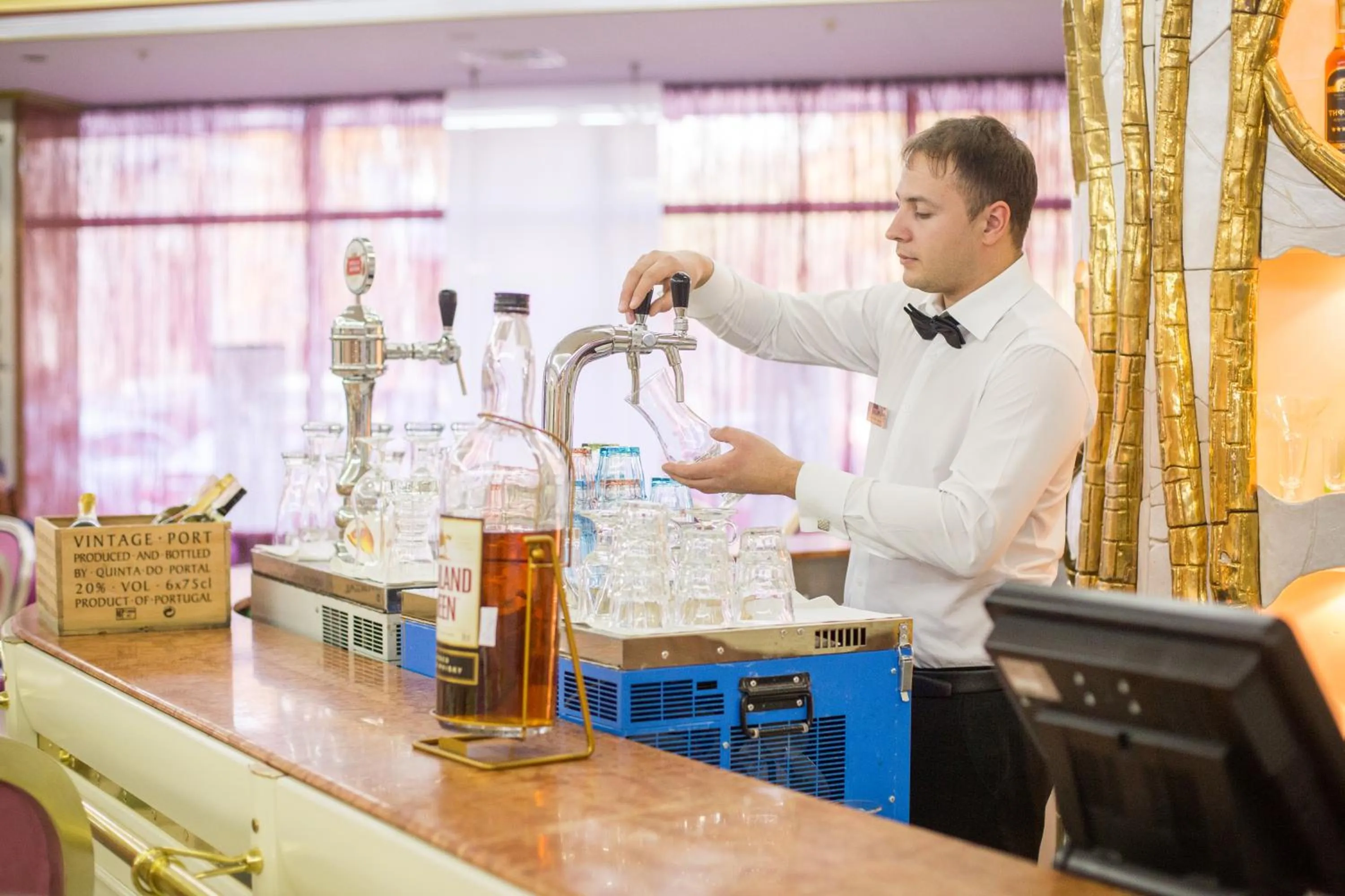 Restaurant/places to eat in Hotel Kyiv