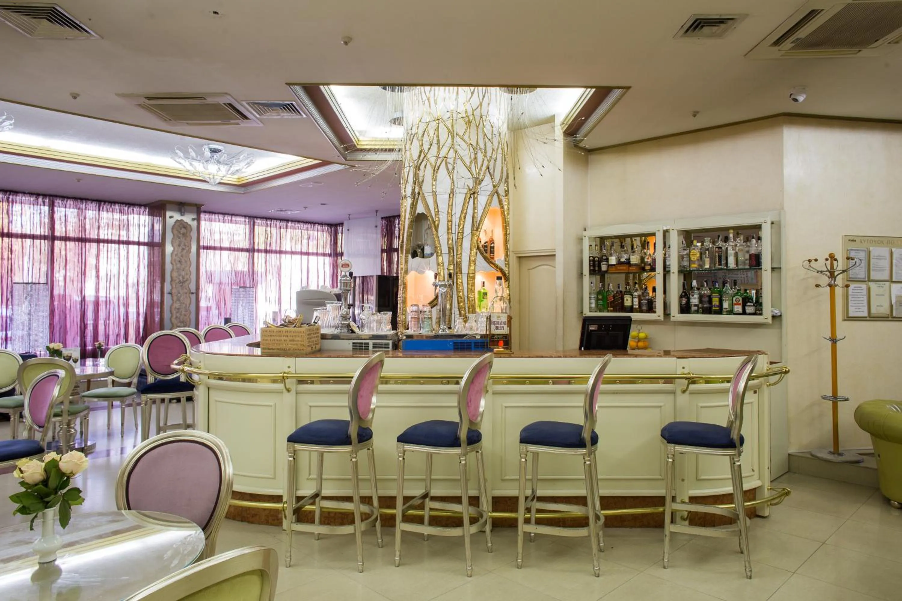 Restaurant/places to eat in Hotel Kyiv