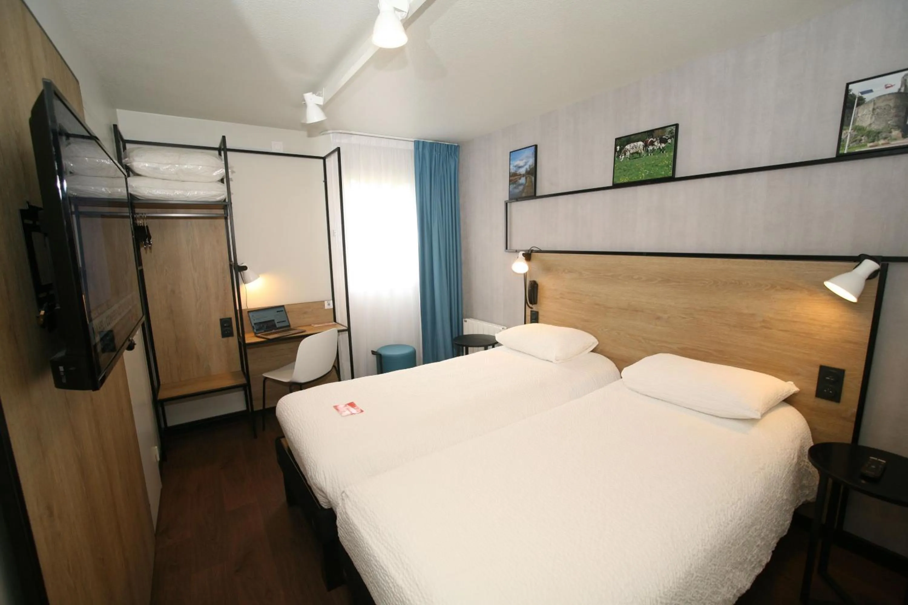 Bedroom, Bed in ibis Saint-Lô