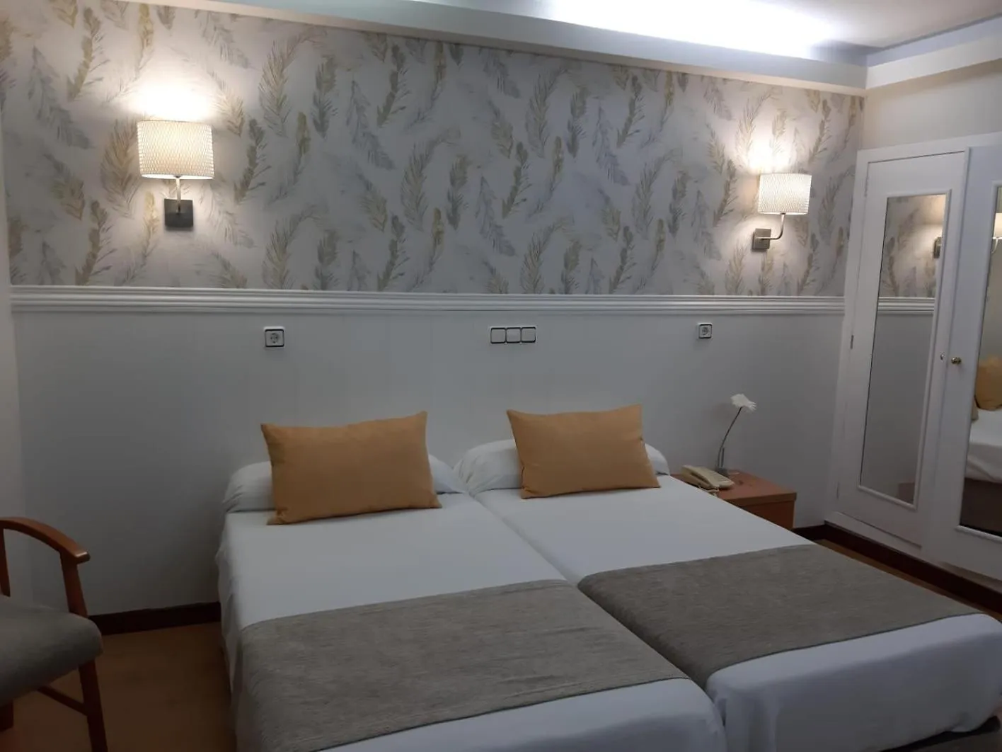 Photo of the whole room, Bed in Hotel Almirante