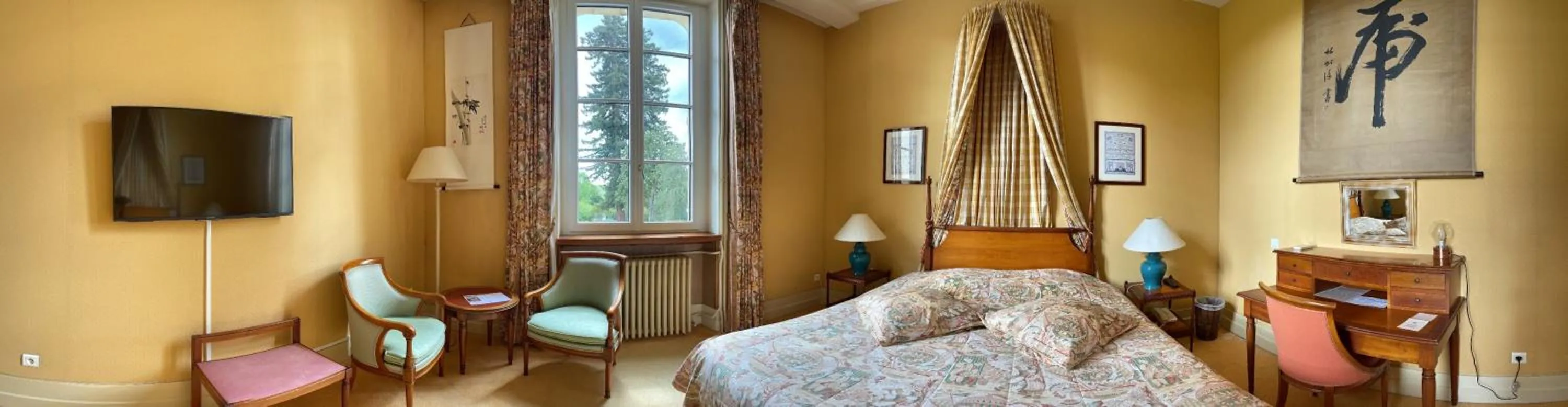 Photo of the whole room, Bed in Le Manoir de Bellerive