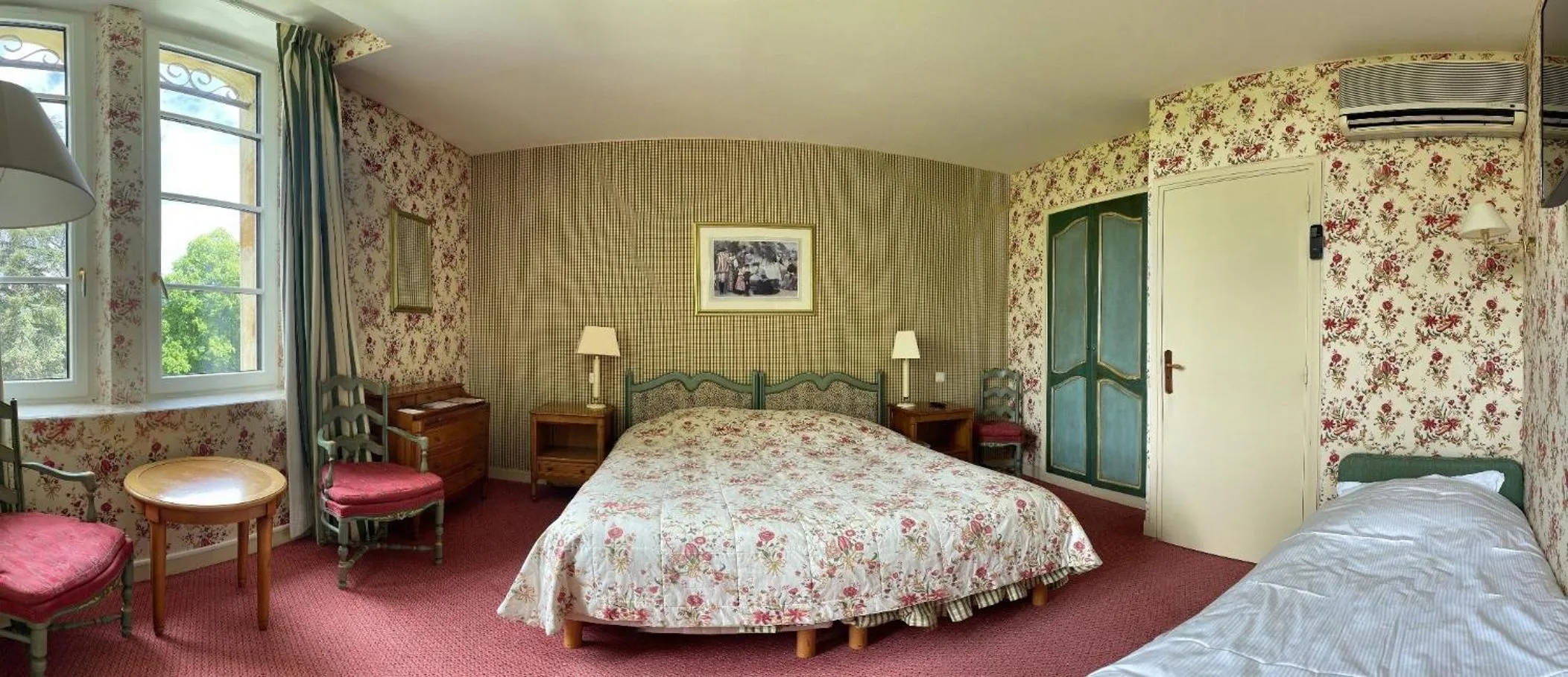Bedroom, Bed in Le Manoir de Bellerive