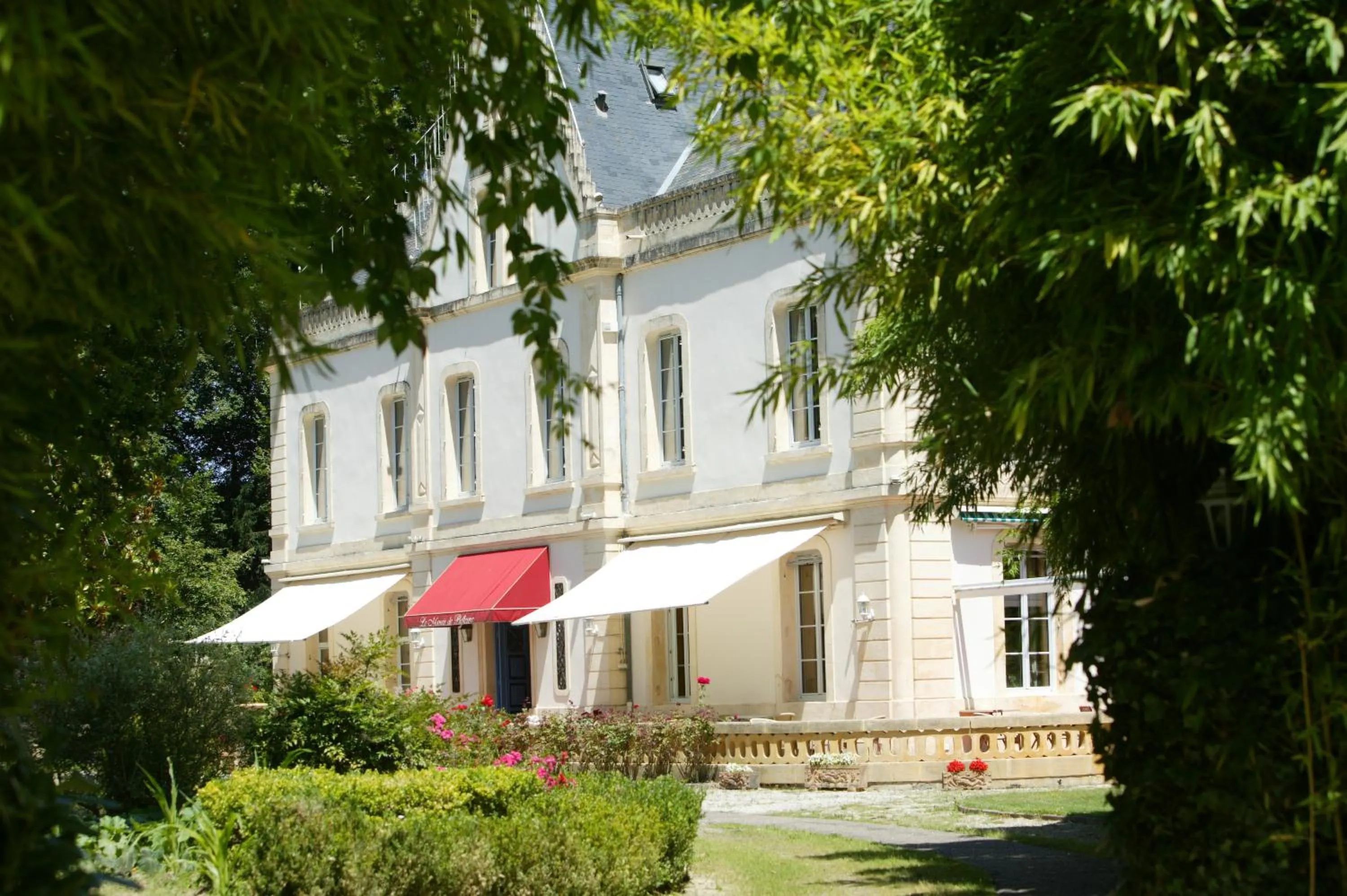 Property building in Le Manoir de Bellerive