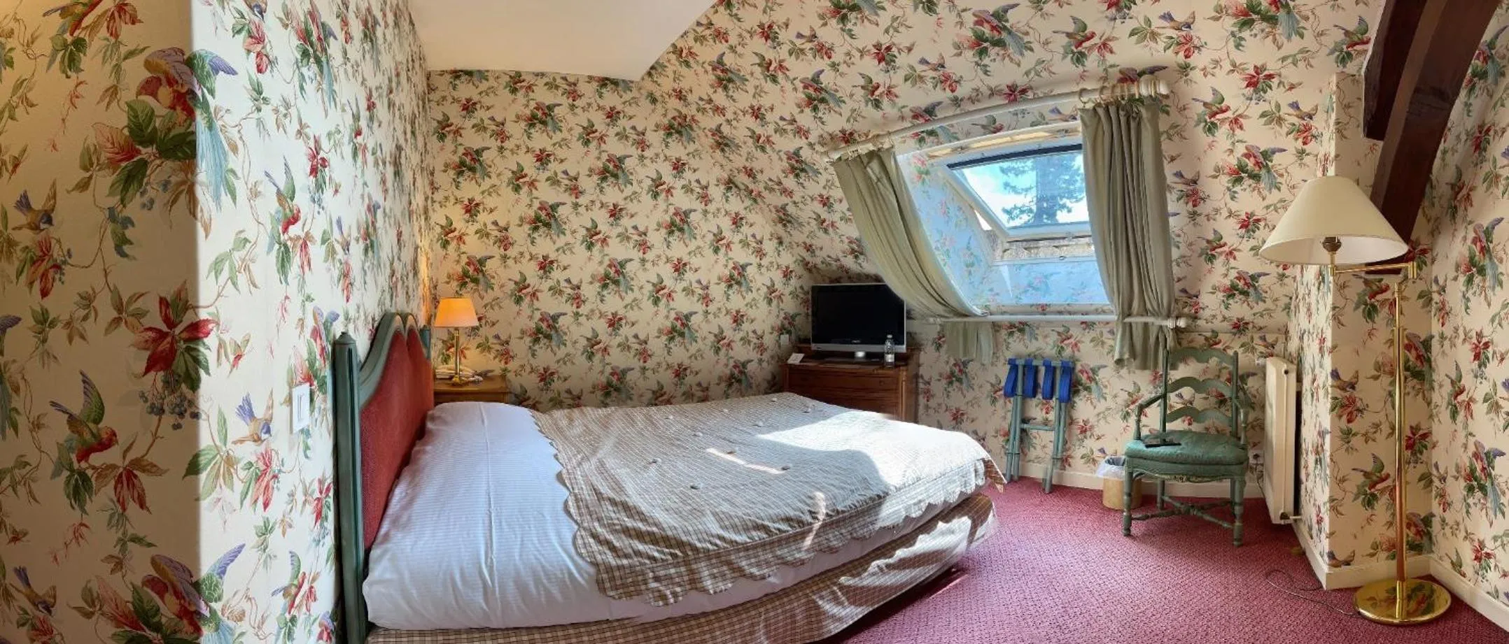 Photo of the whole room, Bed in Le Manoir de Bellerive