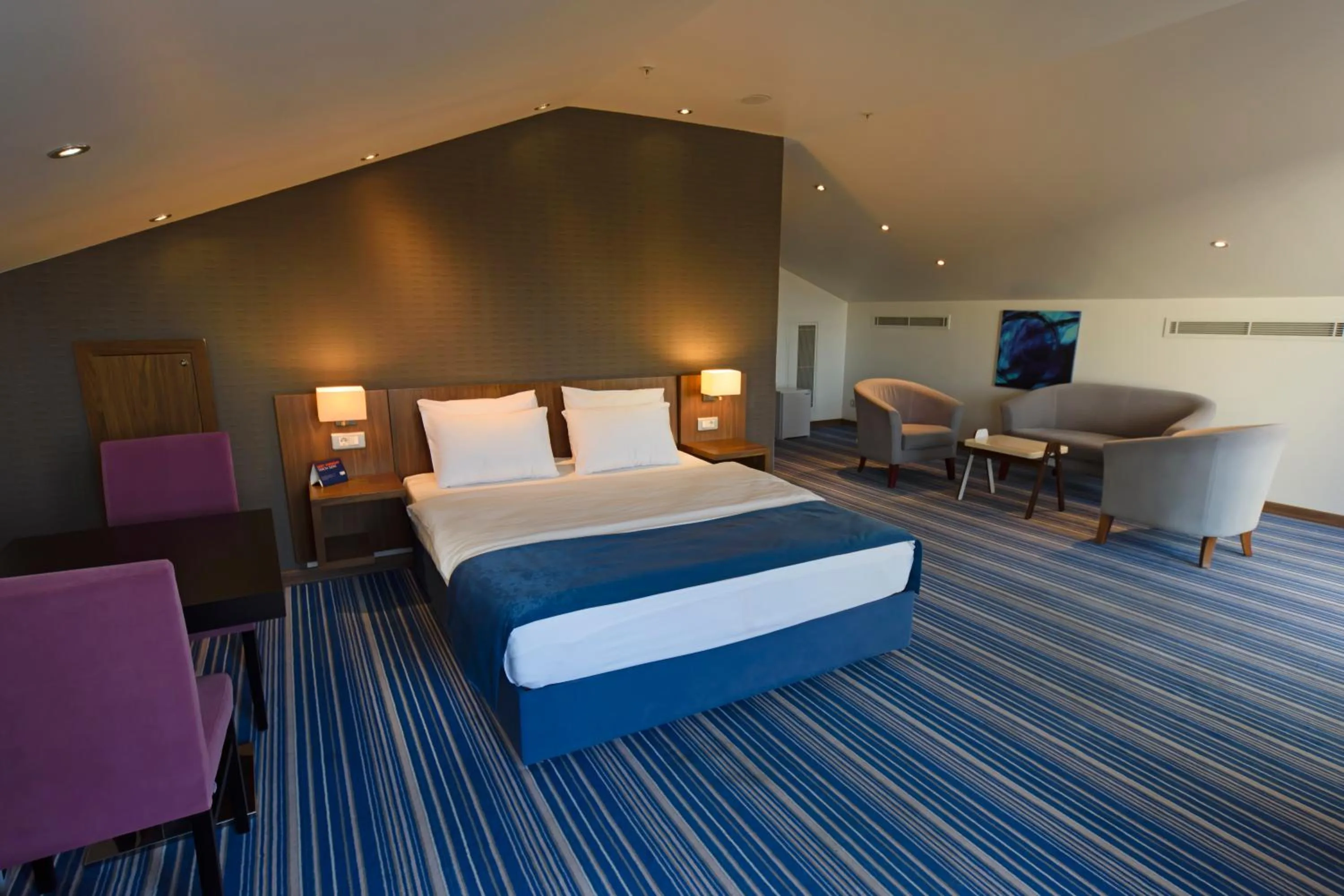 Bed in Holiday Inn Express Istanbul-Altunizade by IHG