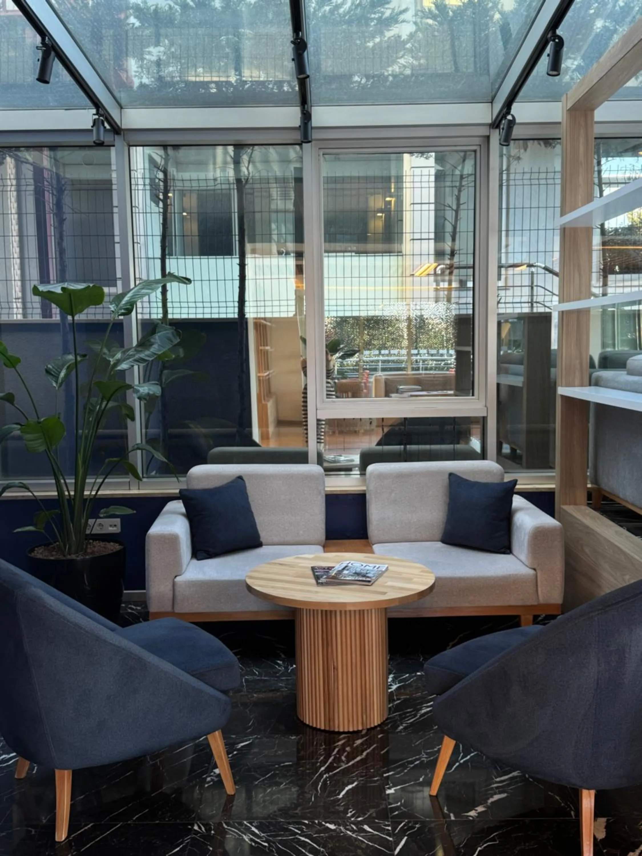 Lobby or reception in Holiday Inn Express Istanbul-Altunizade by IHG