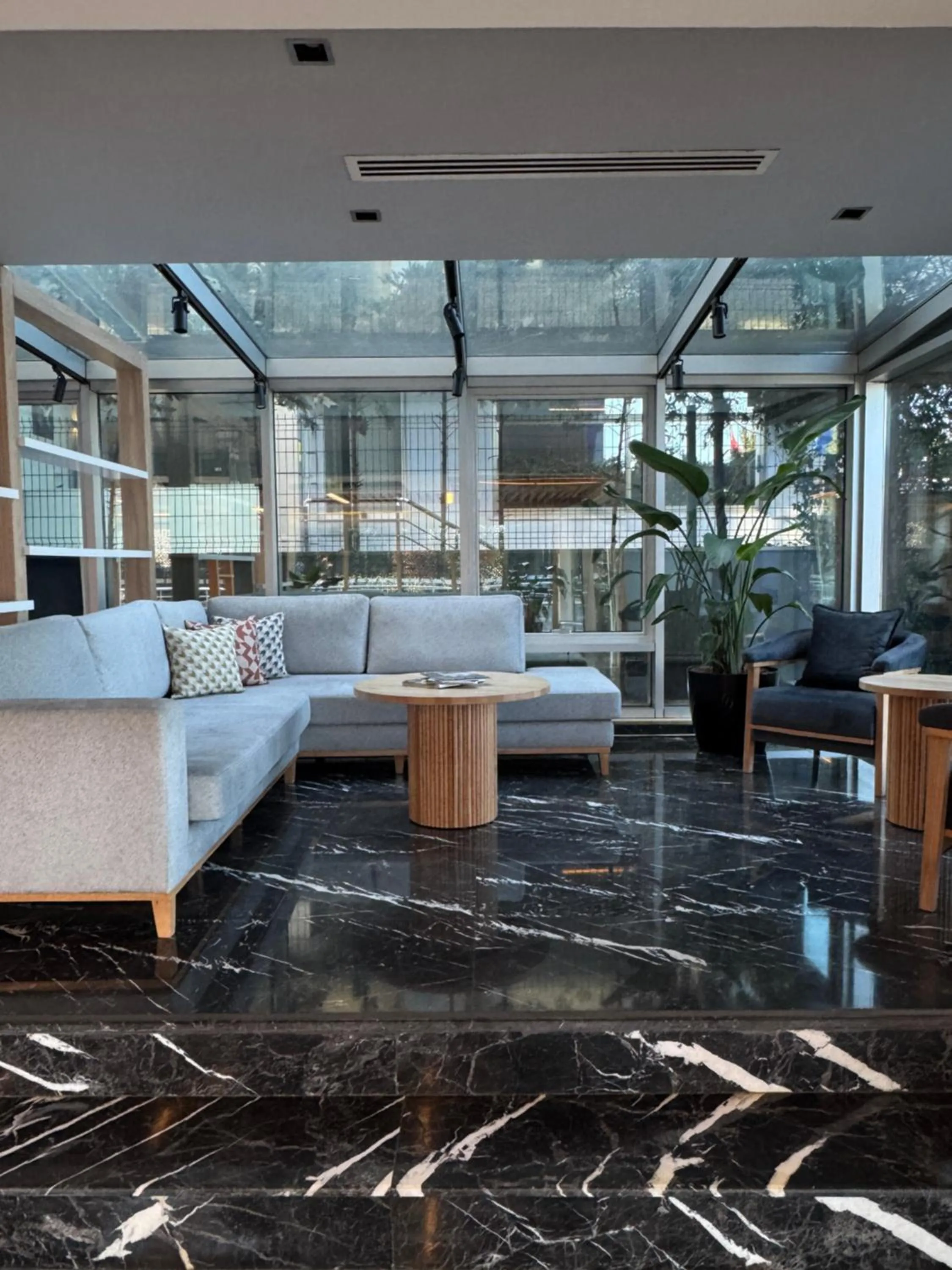 Lobby or reception in Holiday Inn Express Istanbul-Altunizade by IHG