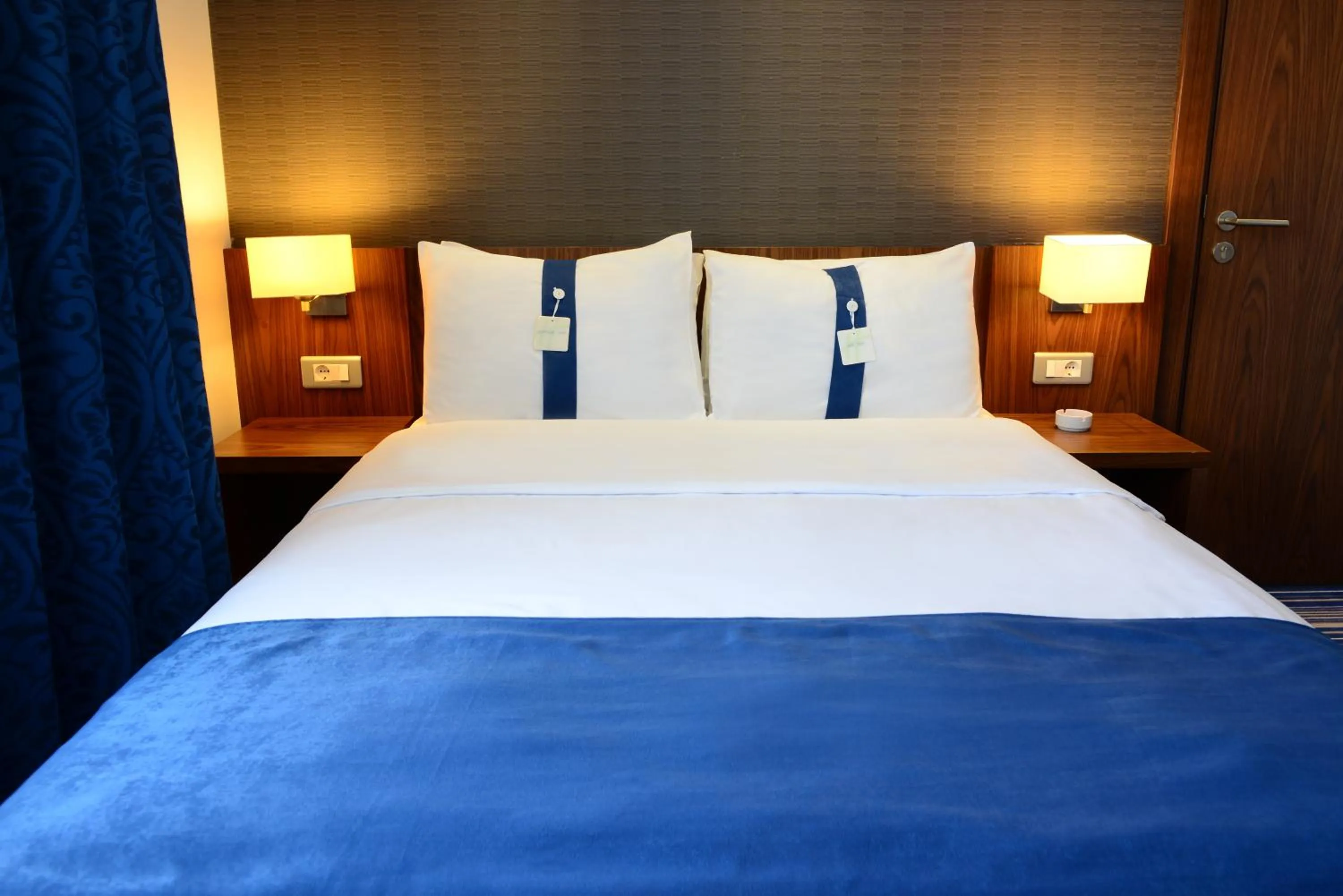 Bed in Holiday Inn Express Istanbul-Altunizade by IHG