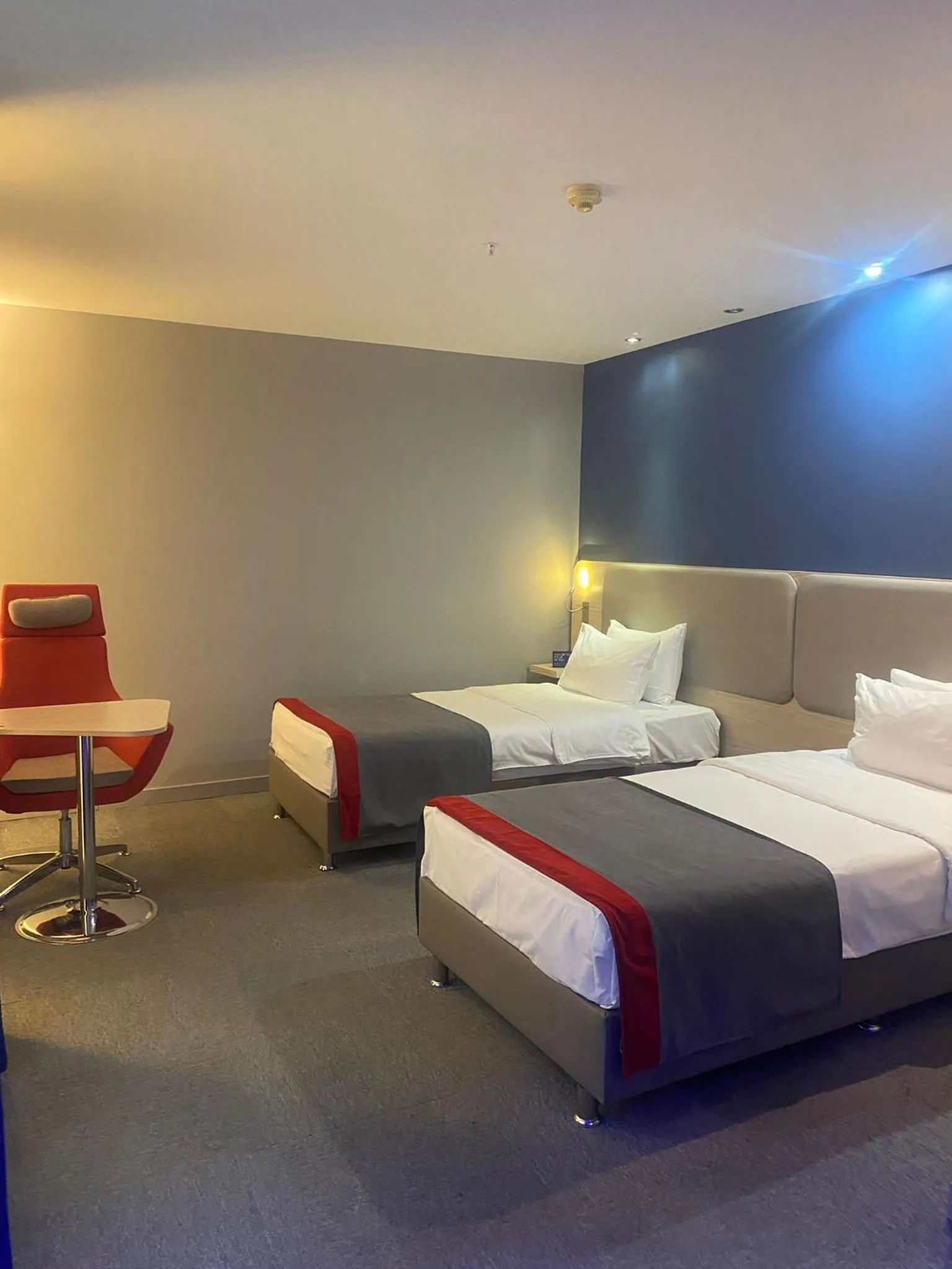 Bed in Holiday Inn Express Istanbul-Altunizade by IHG