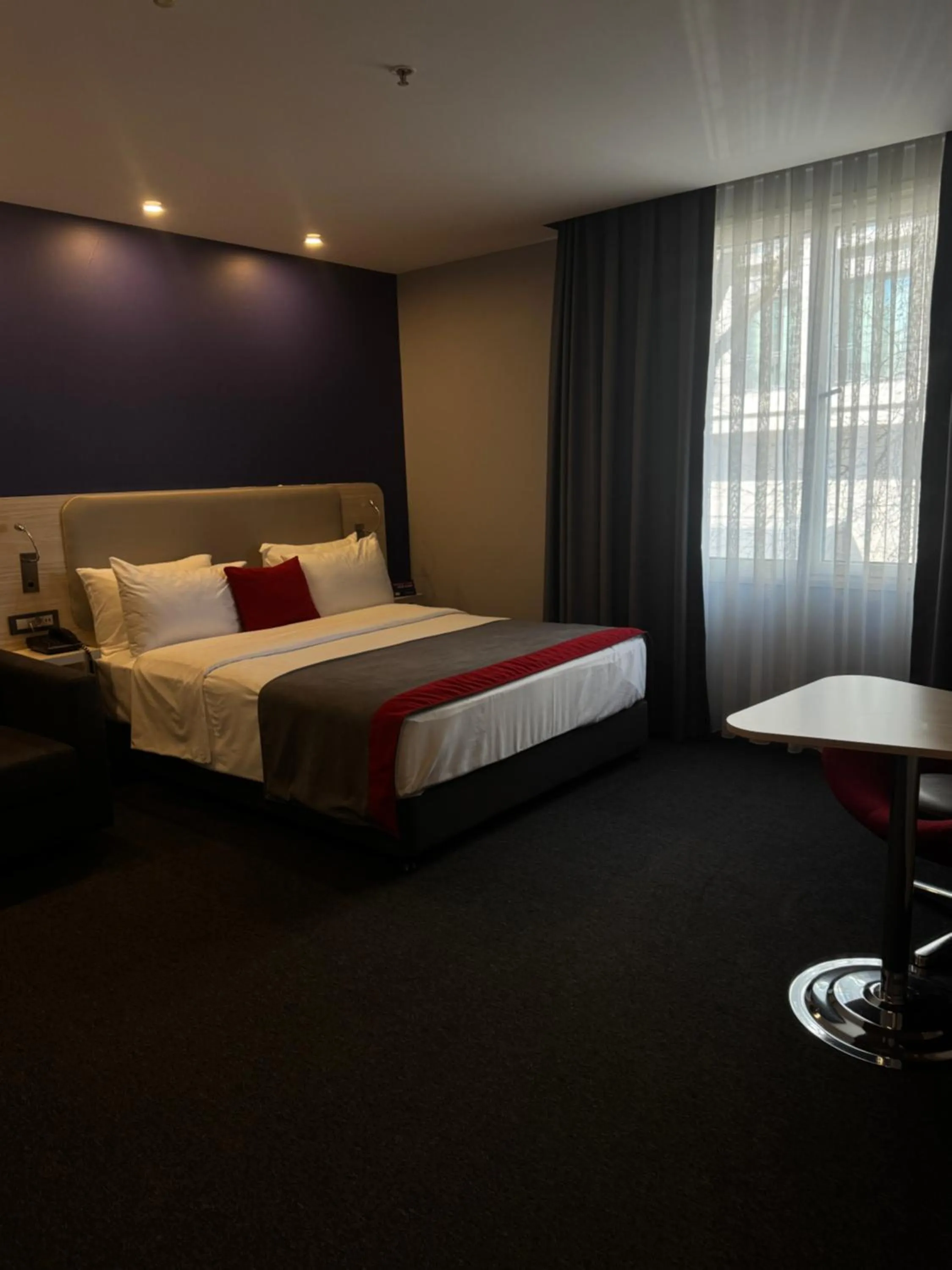 Bed in Holiday Inn Express Istanbul-Altunizade by IHG