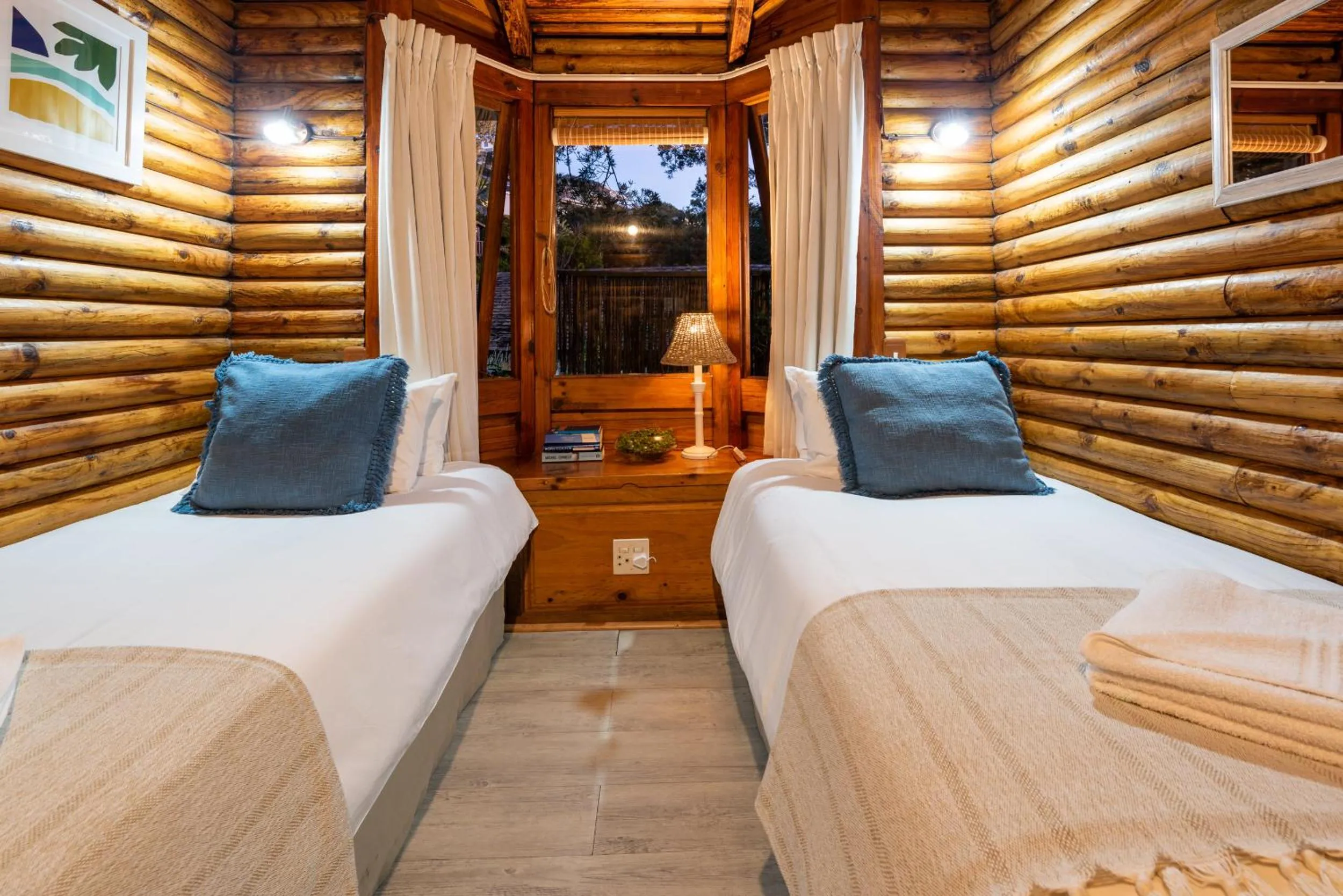 Bedroom, Bed in Under Milkwood Resort