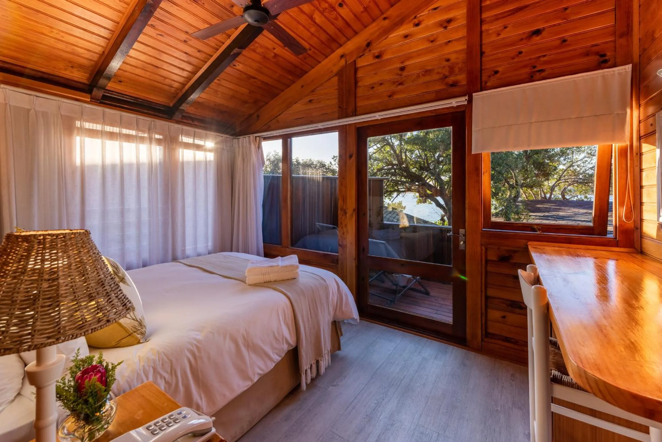 Bedroom, Bed in Under Milkwood Resort