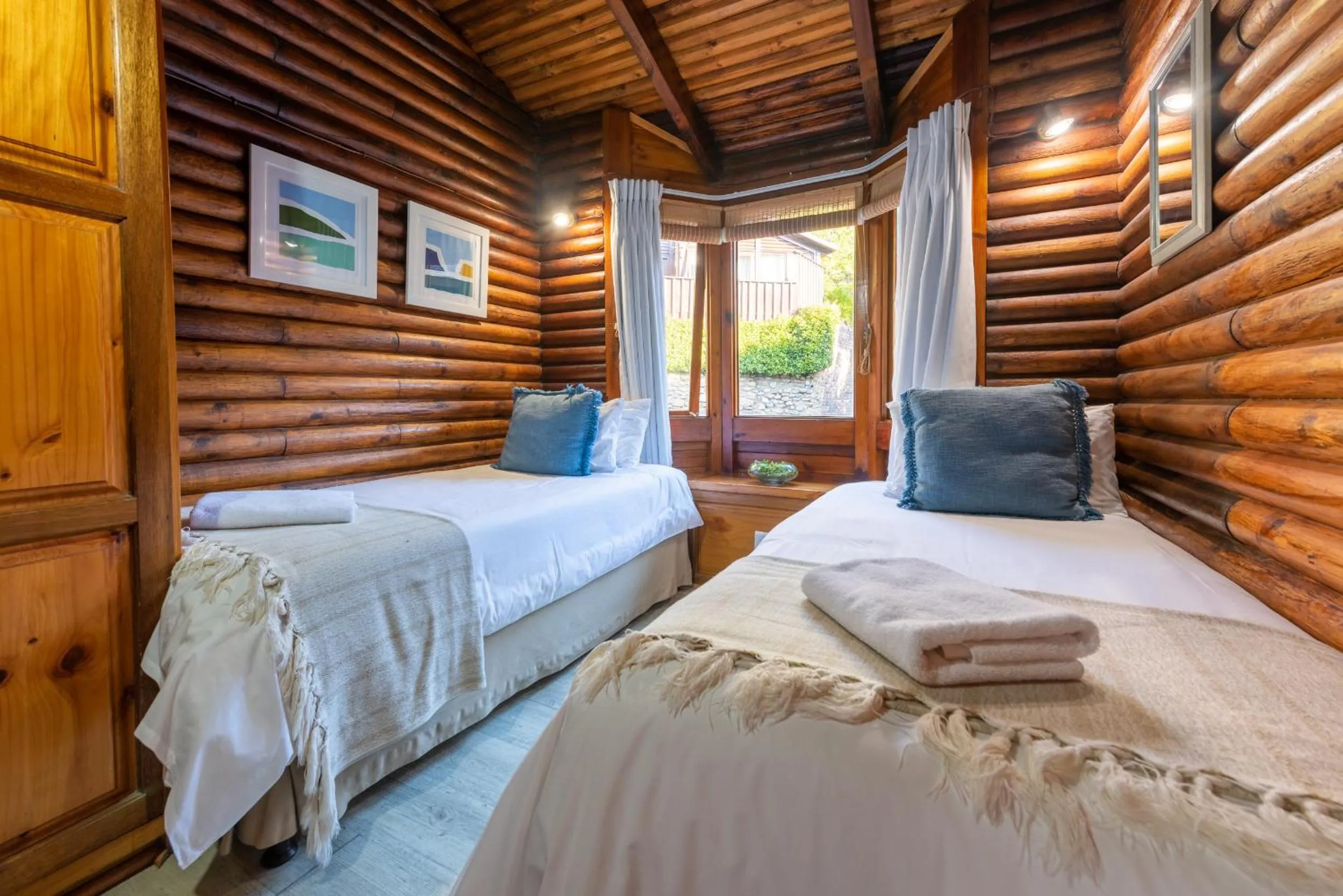 Bedroom, Bed in Under Milkwood Resort