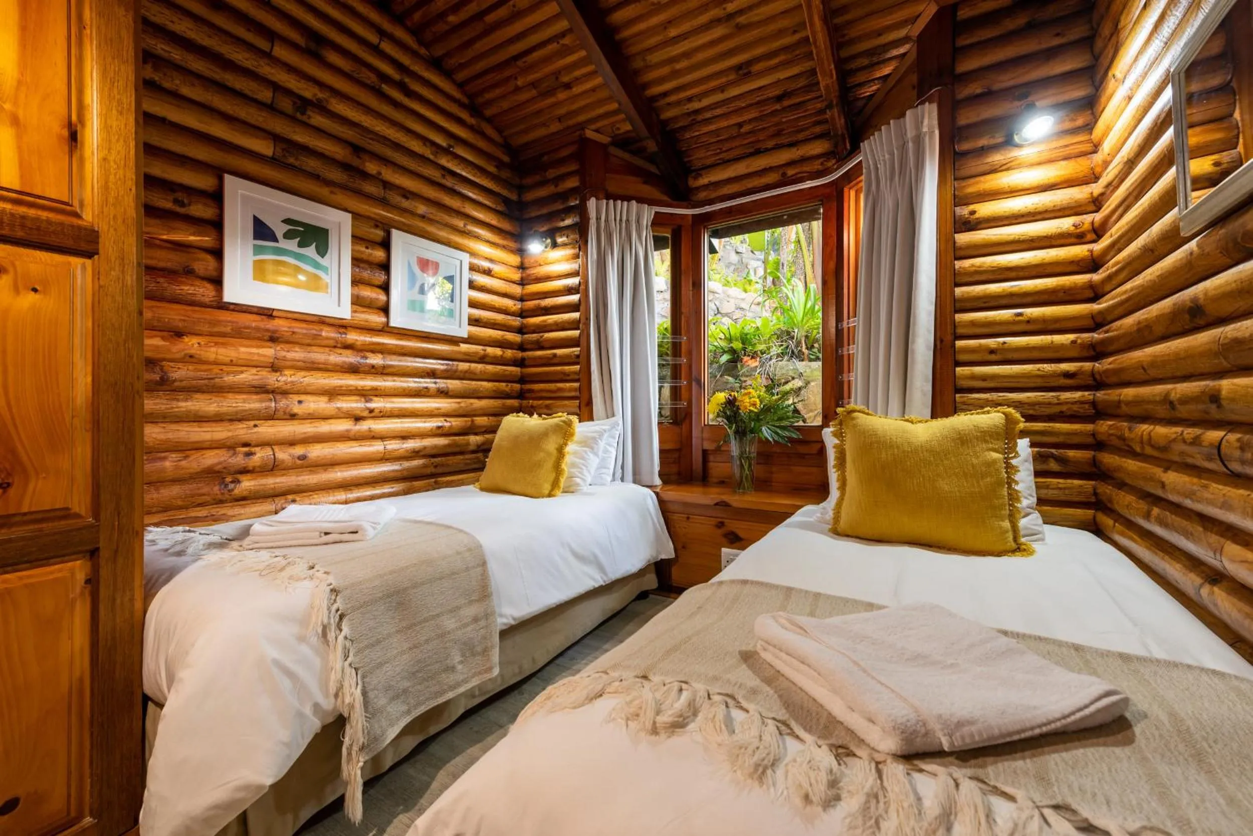 Bedroom, Bed in Under Milkwood Resort