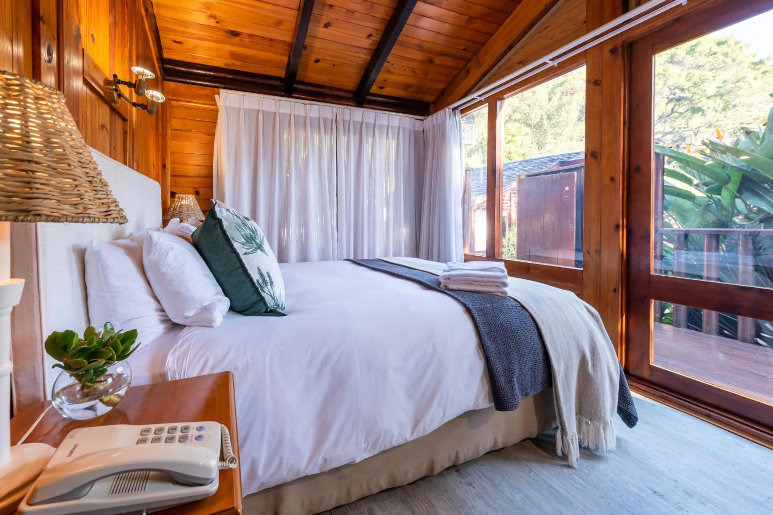 Bedroom, Bed in Under Milkwood Resort