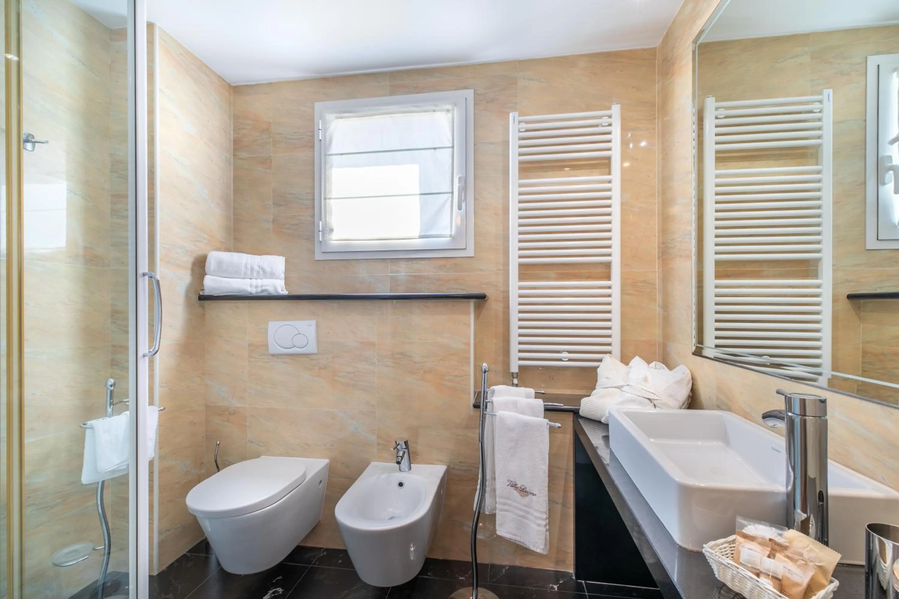 Bathroom in Hotel Villa Doimo