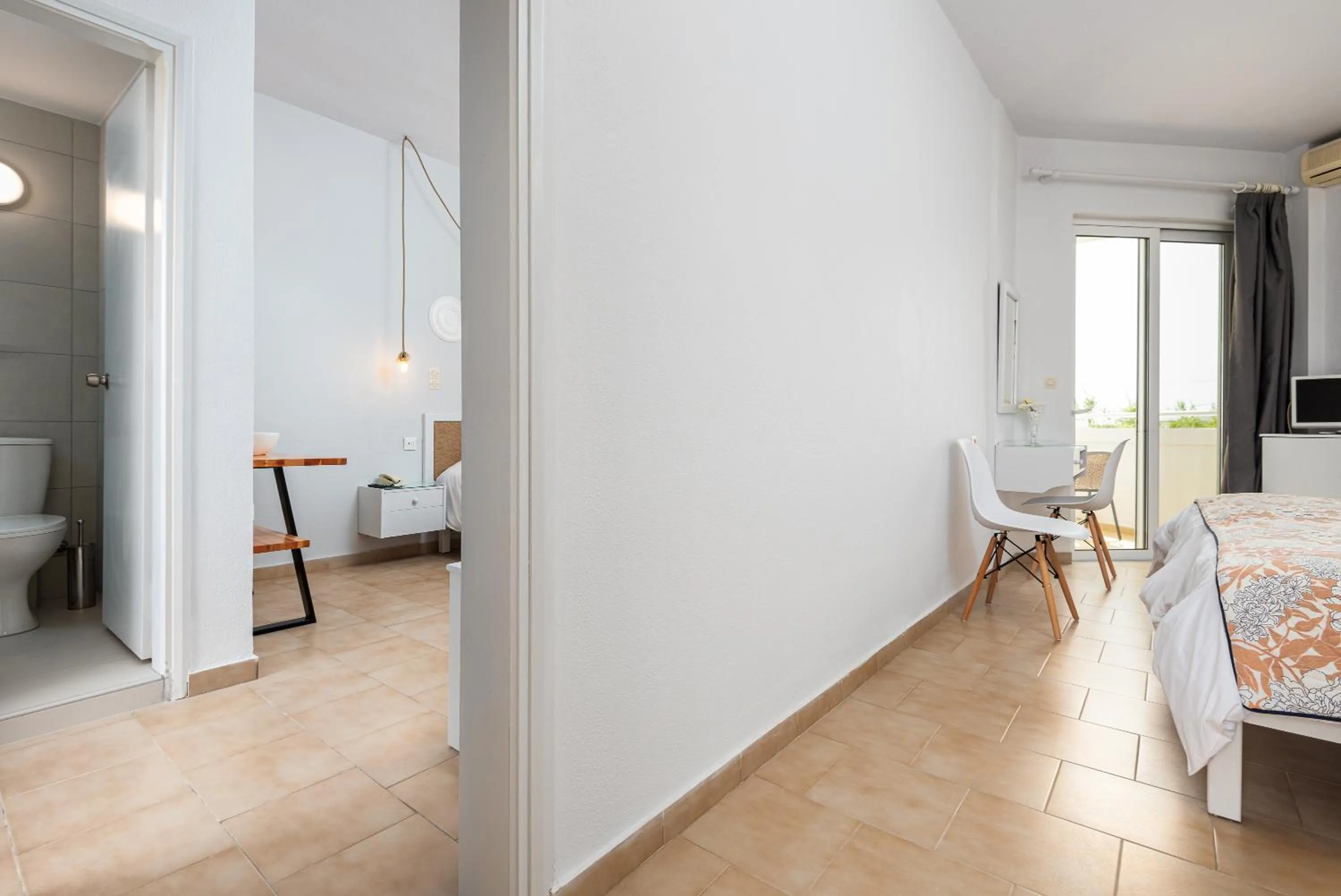 Bedroom, Bed in Mrs Chryssana Beach Hotel