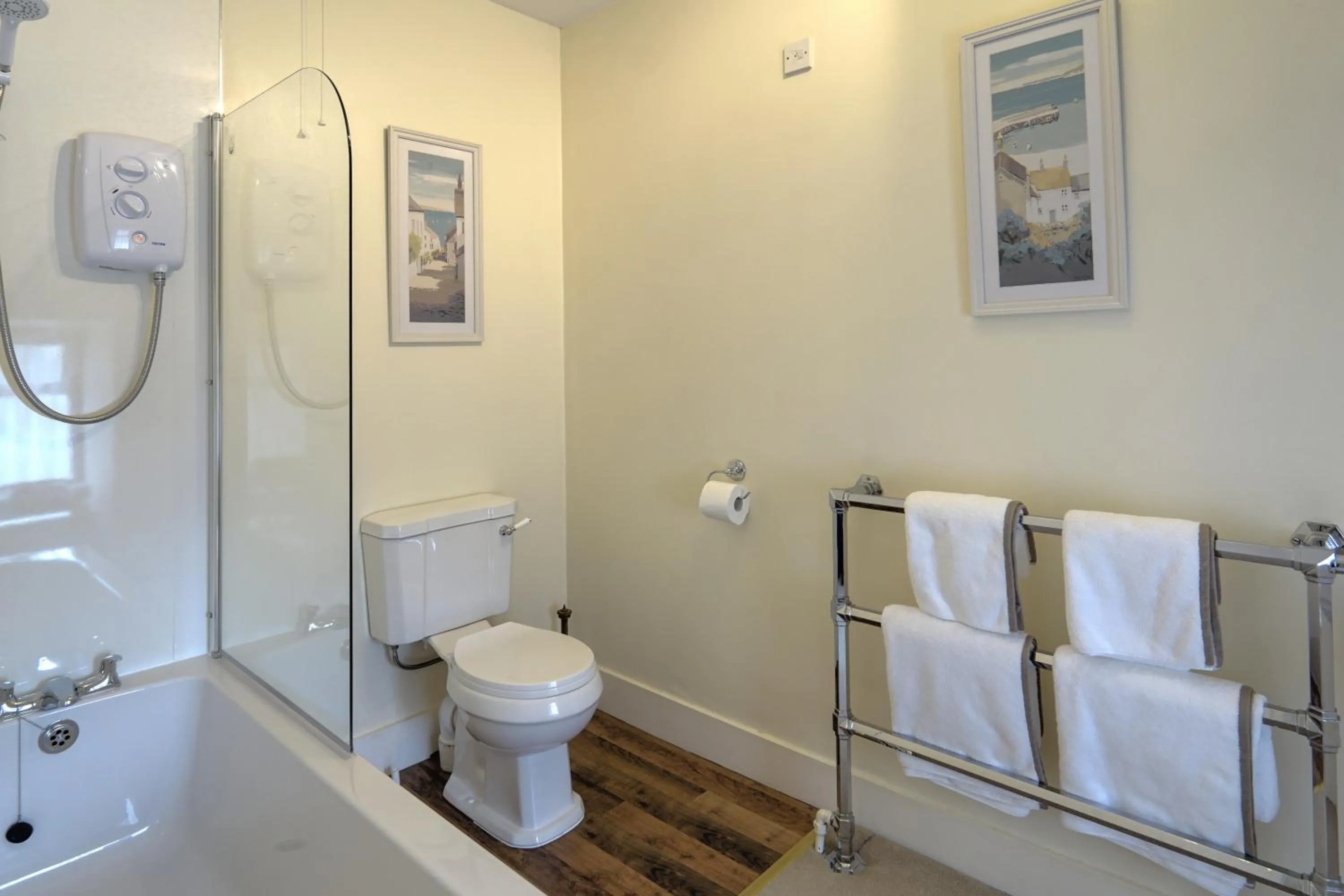 Toilet in The Tannochbrae