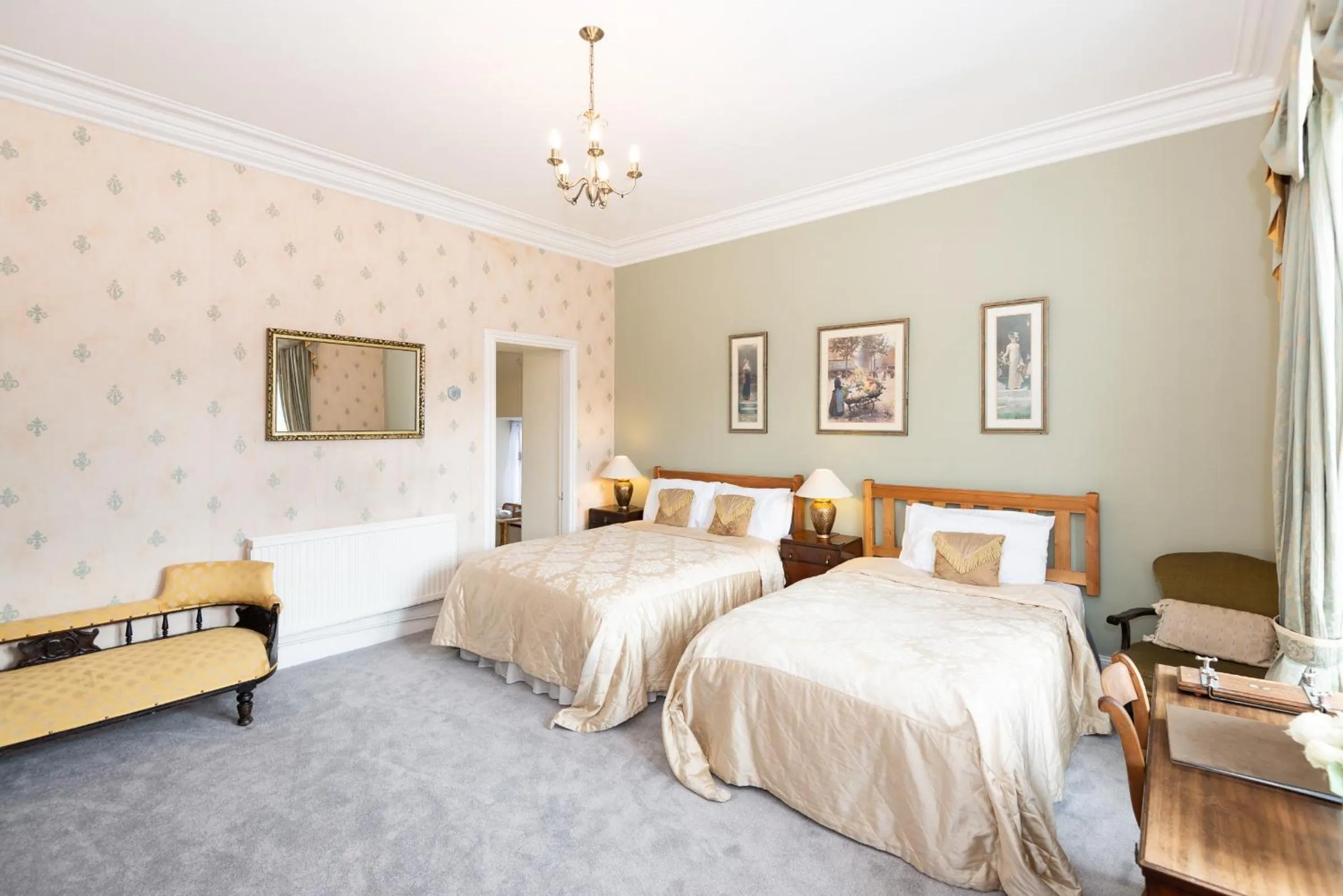 Photo of the whole room, Bed in The Tannochbrae