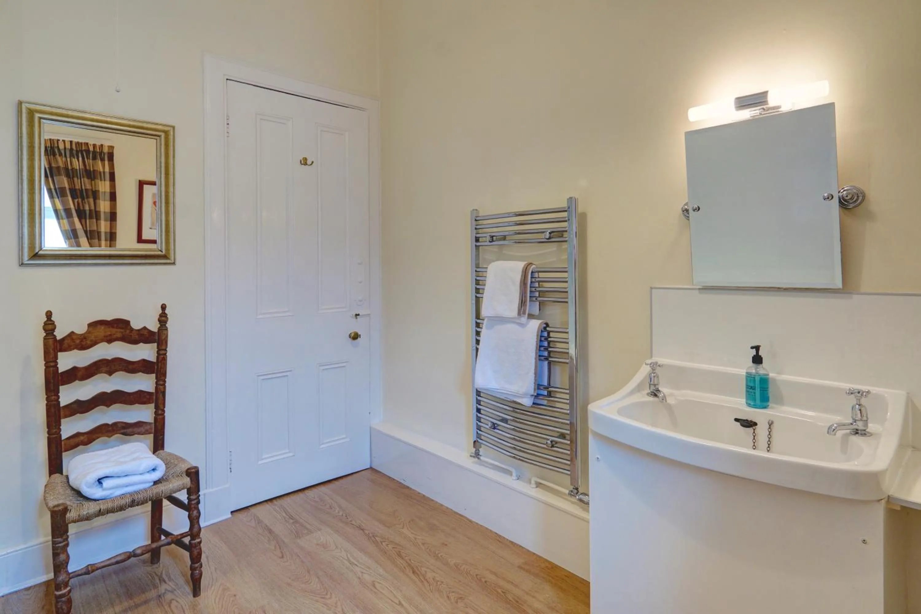 Shower in The Tannochbrae