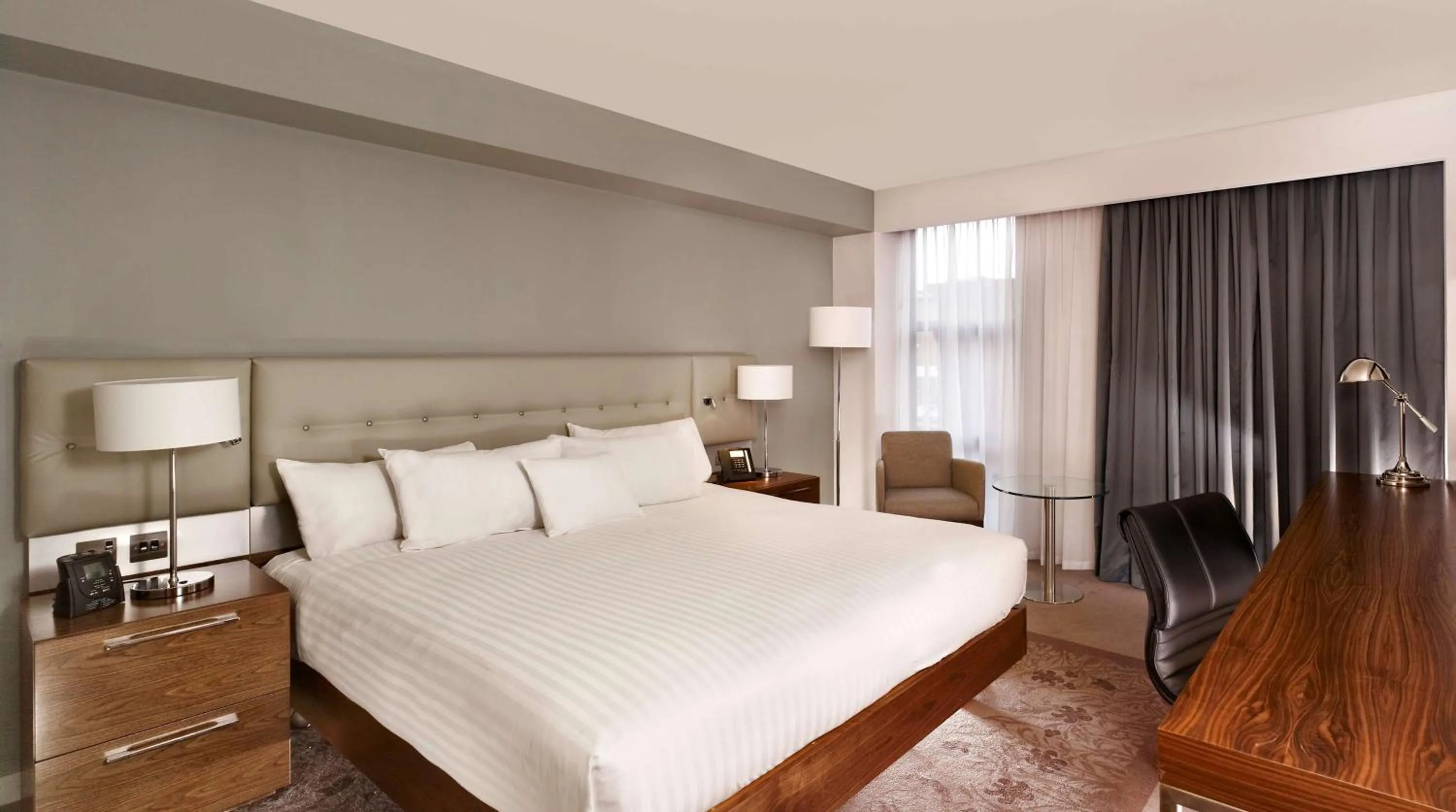 Bed in DoubleTree by Hilton Lincoln