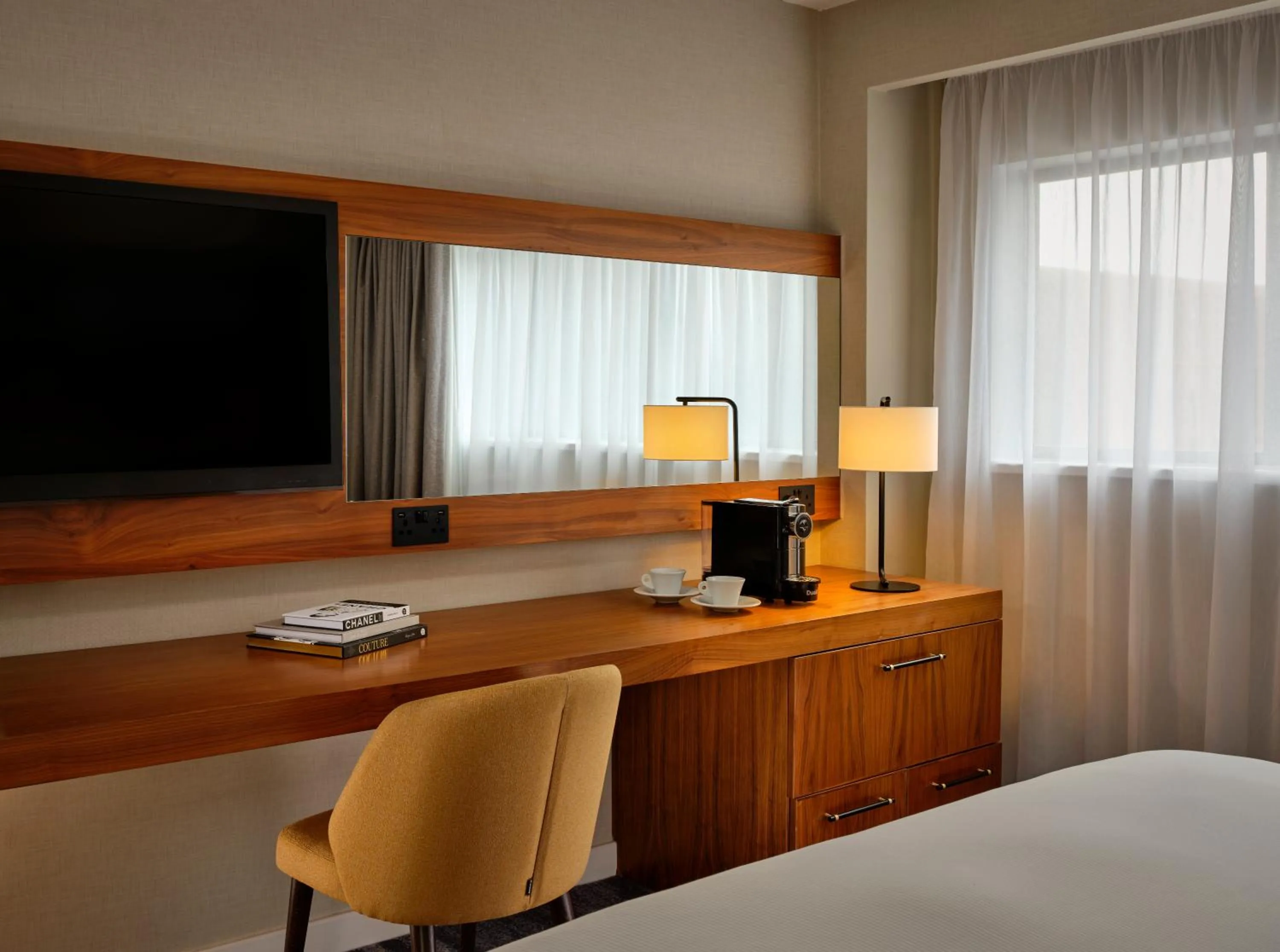 TV and multimedia, Bed in DoubleTree by Hilton Lincoln