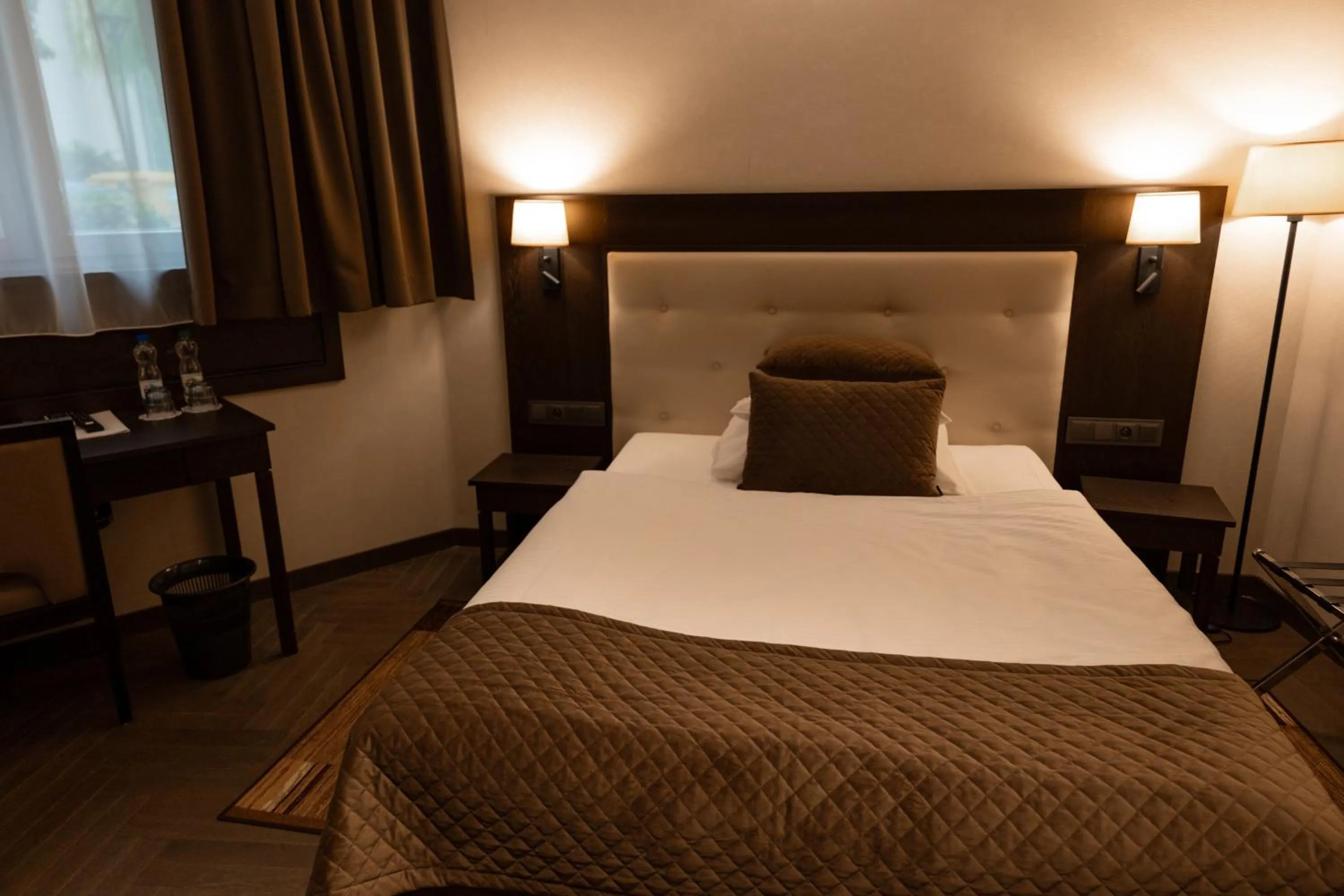 Bed in Red Baron Hotel & Restaurant