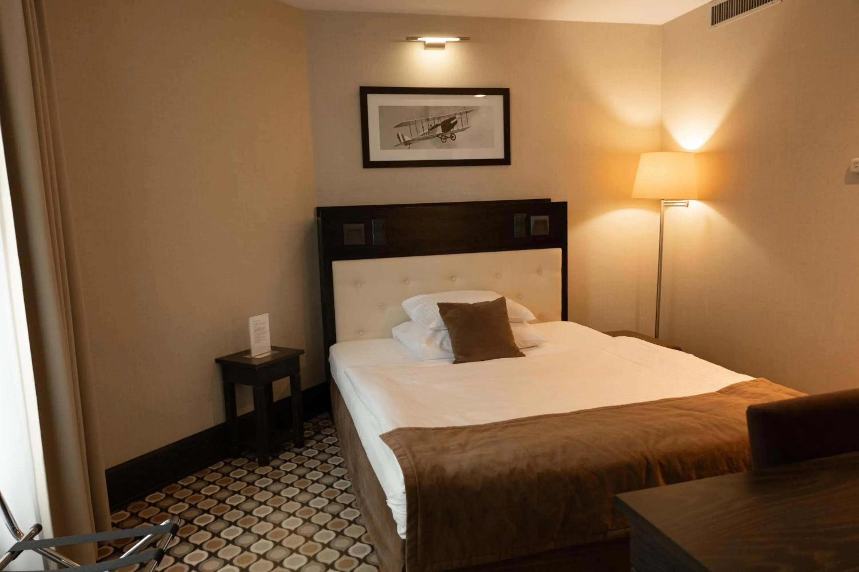 Bed in Red Baron Hotel & Restaurant