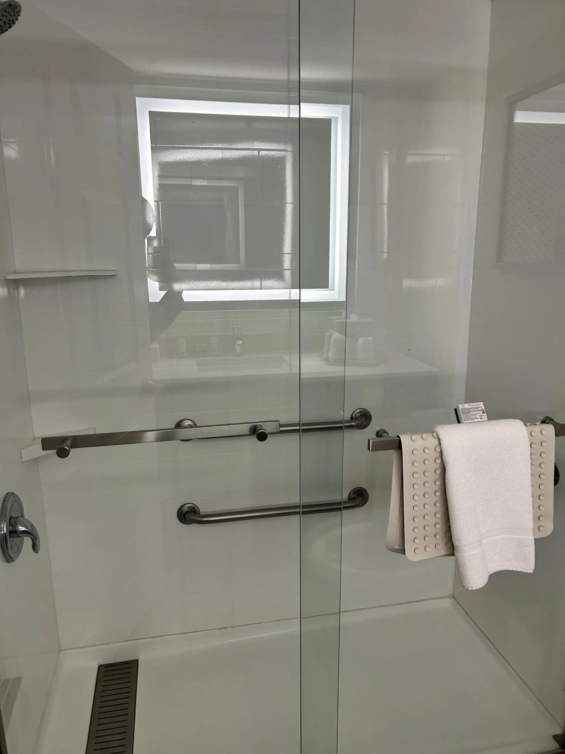 Bathroom in Wingate by Wyndham Richmond Short Pump