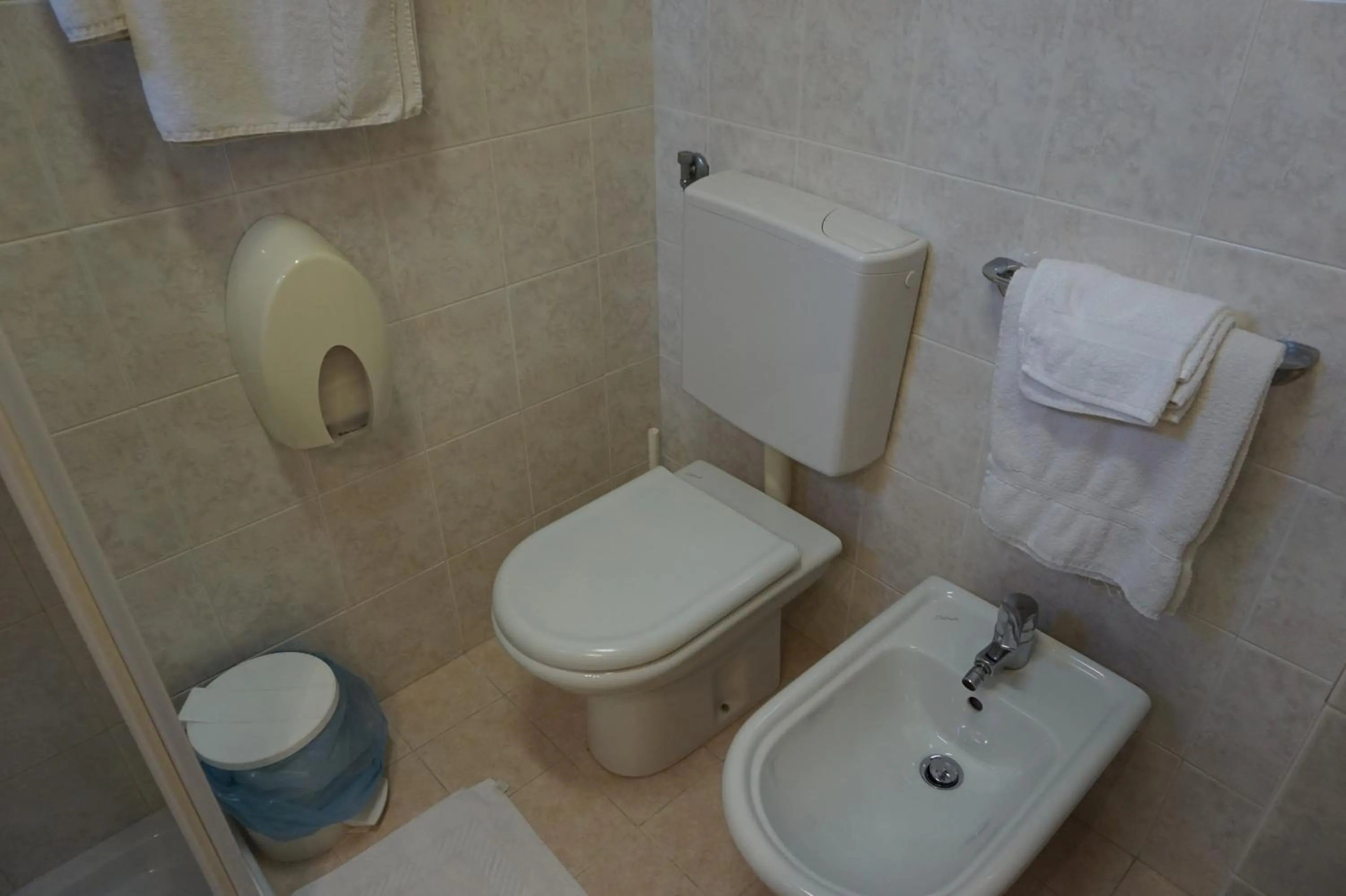 Bathroom in Hotel Flora