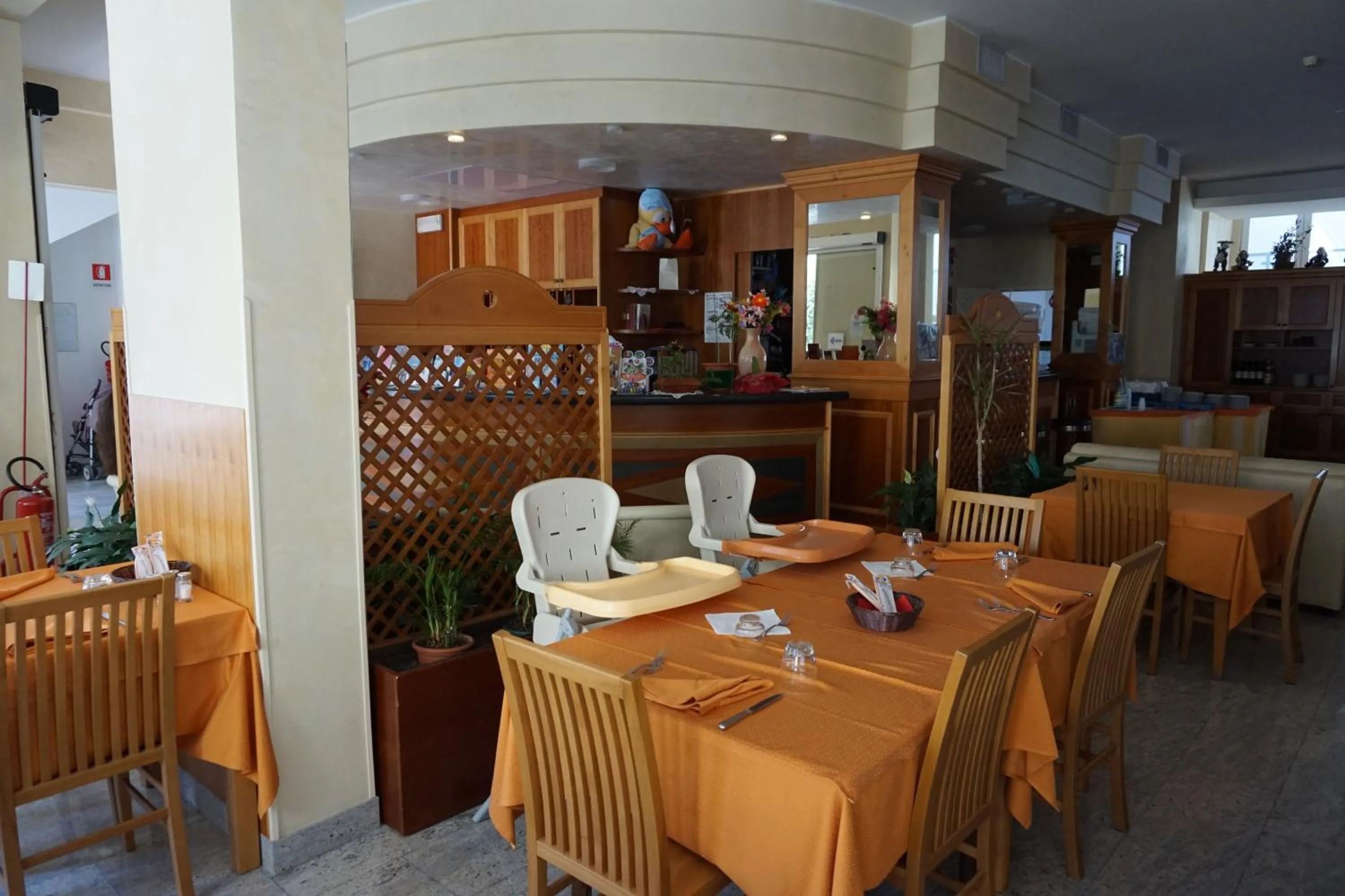 Restaurant/places to eat in Hotel Flora