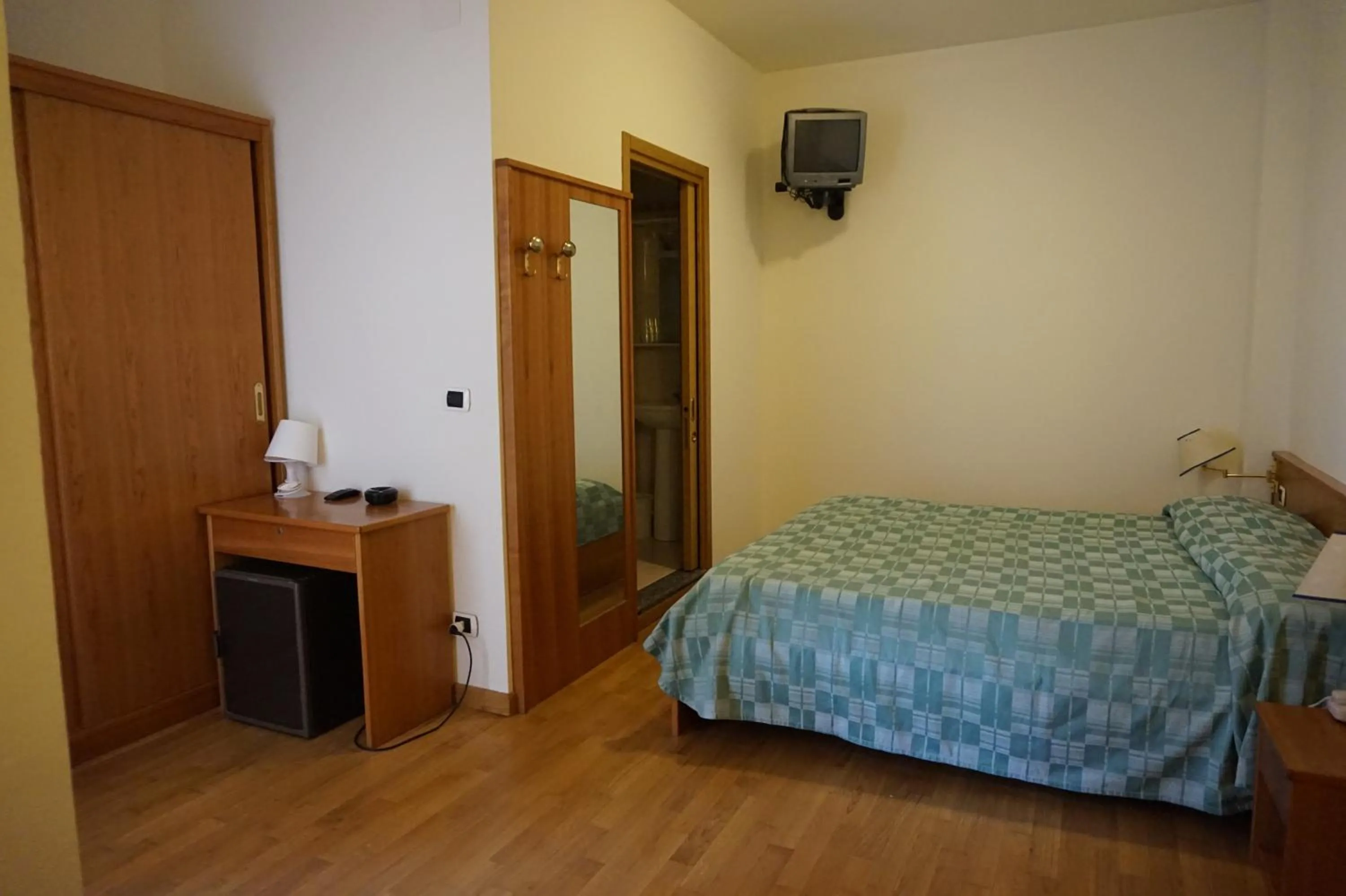 Bedroom, Bed in Hotel Flora