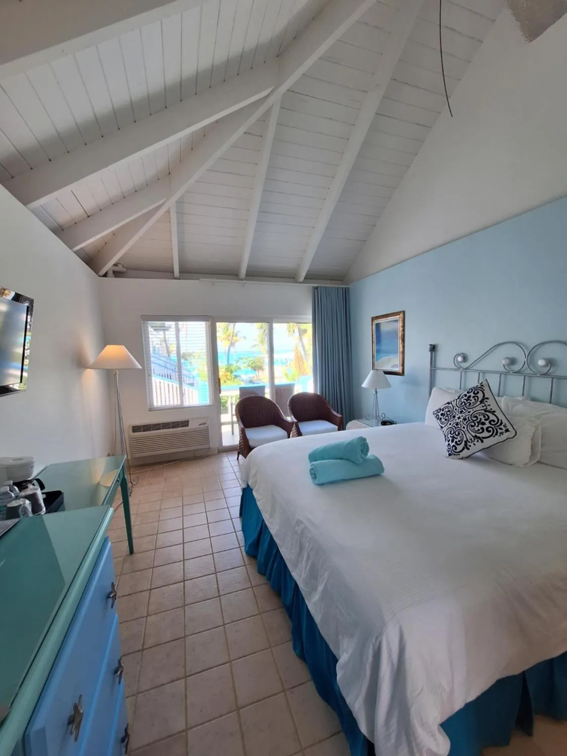Property building, Bed in Sibonne Beach Hotel
