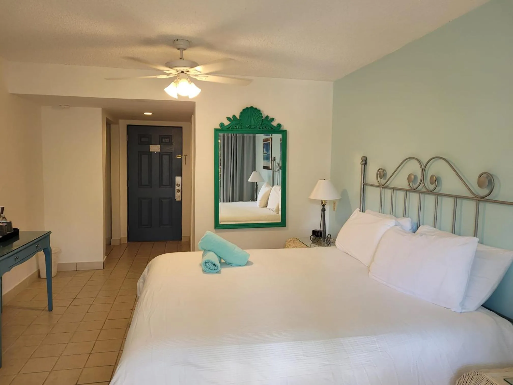 Bed in Sibonne Beach Hotel