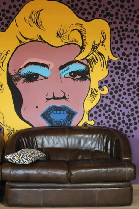 Communal lounge/ TV room, Seating Area in Corner Hostel