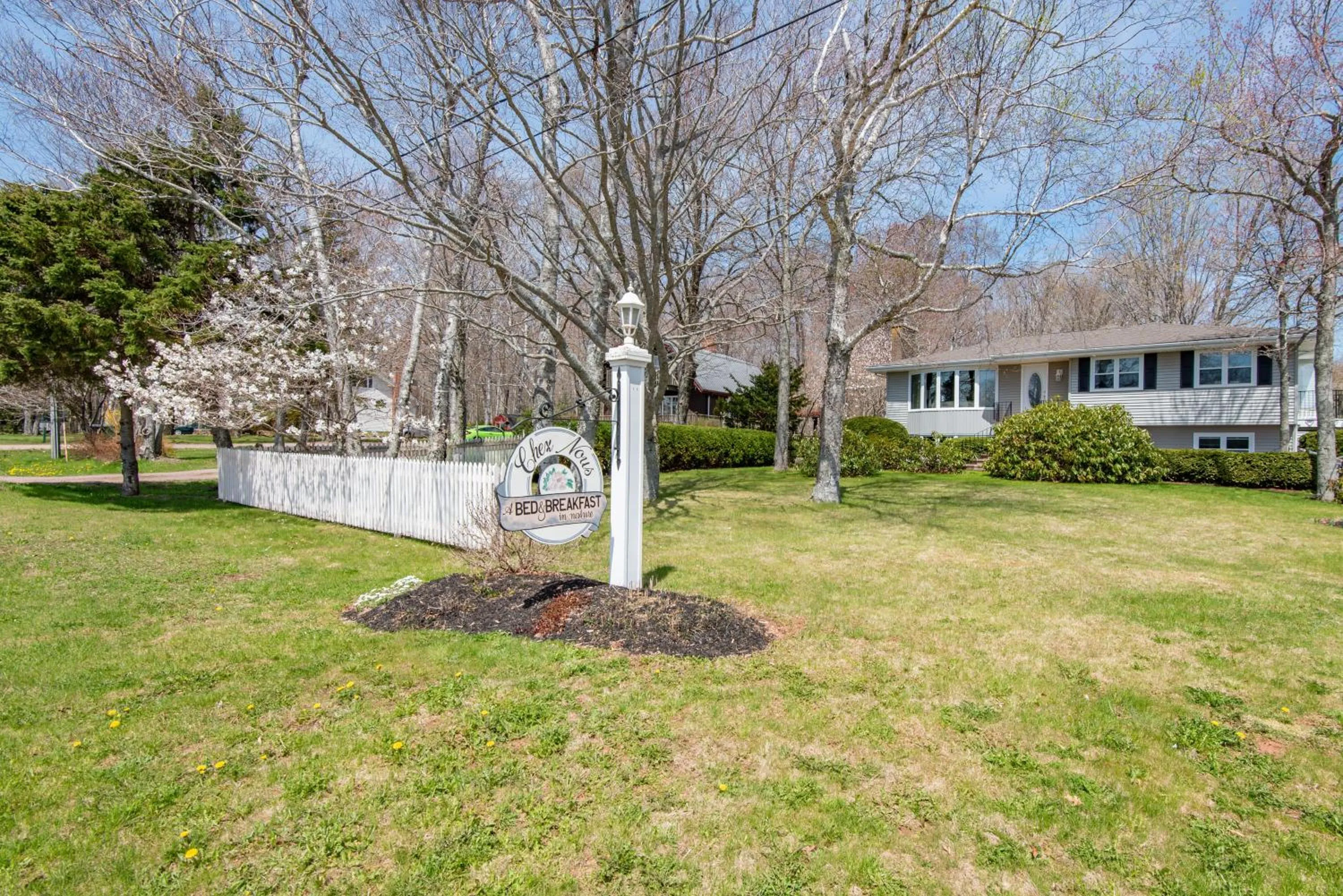 Facade/entrance in Chez Nous