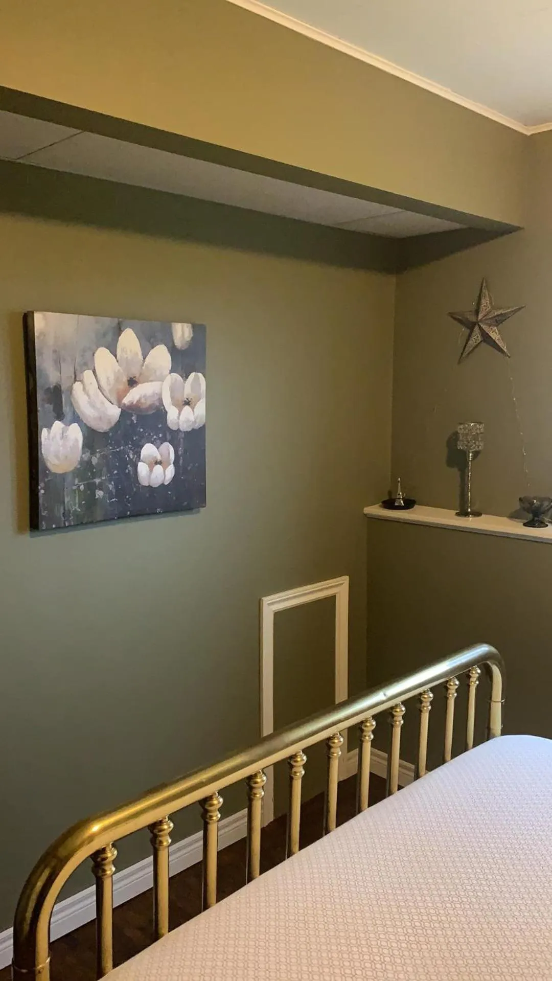 Decorative detail, Bed in Chez Nous