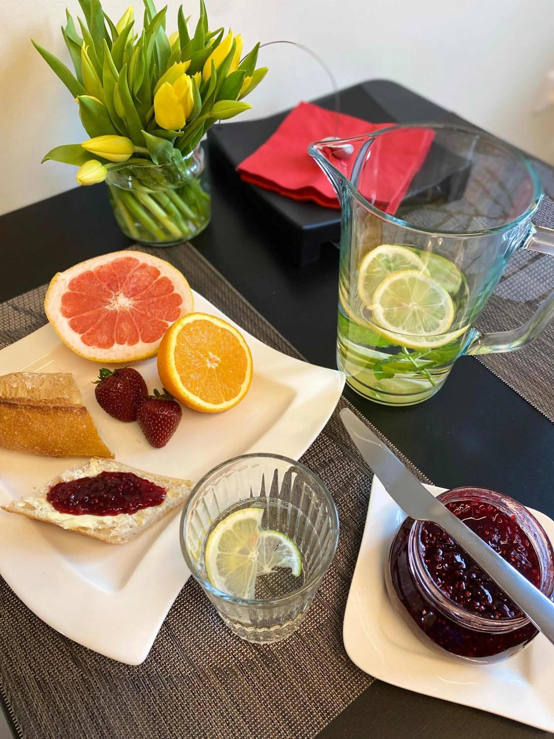 Food and drinks in Good Time Apartments Warsaw - Świętokrzyska