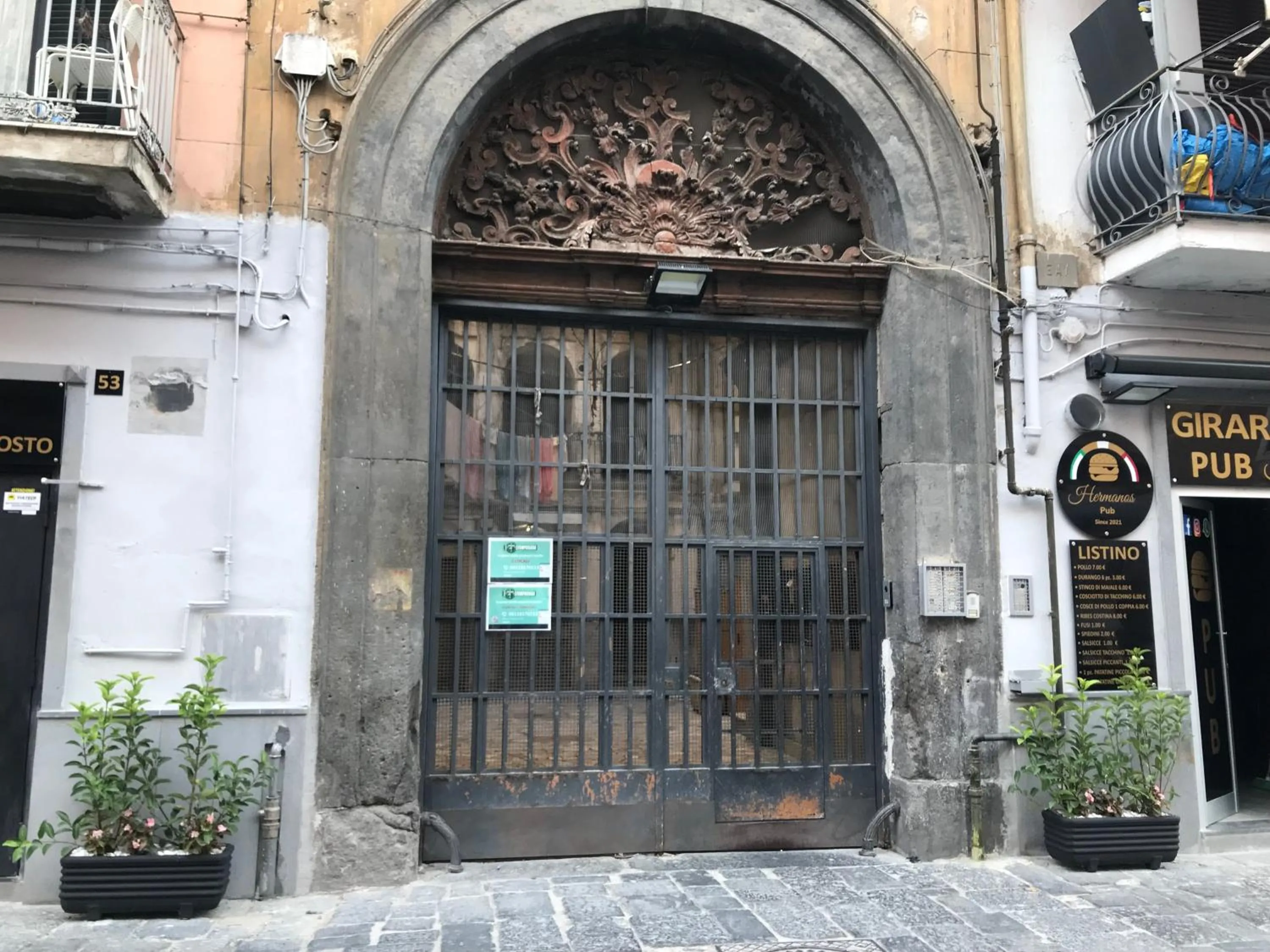 Facade/entrance in Regy